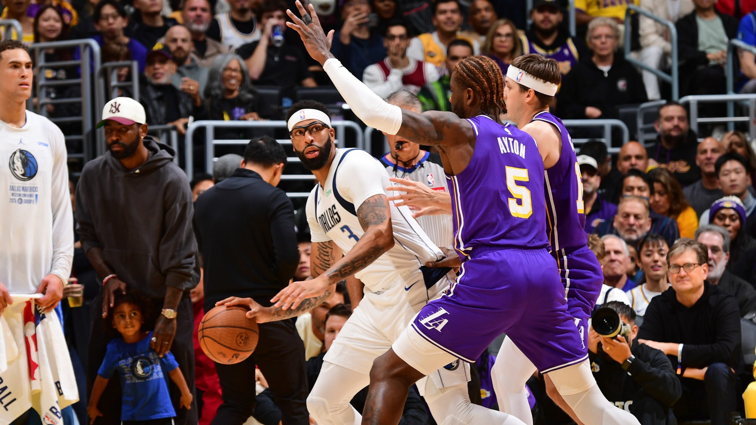 Davis starts in return to lineup against the Lakers