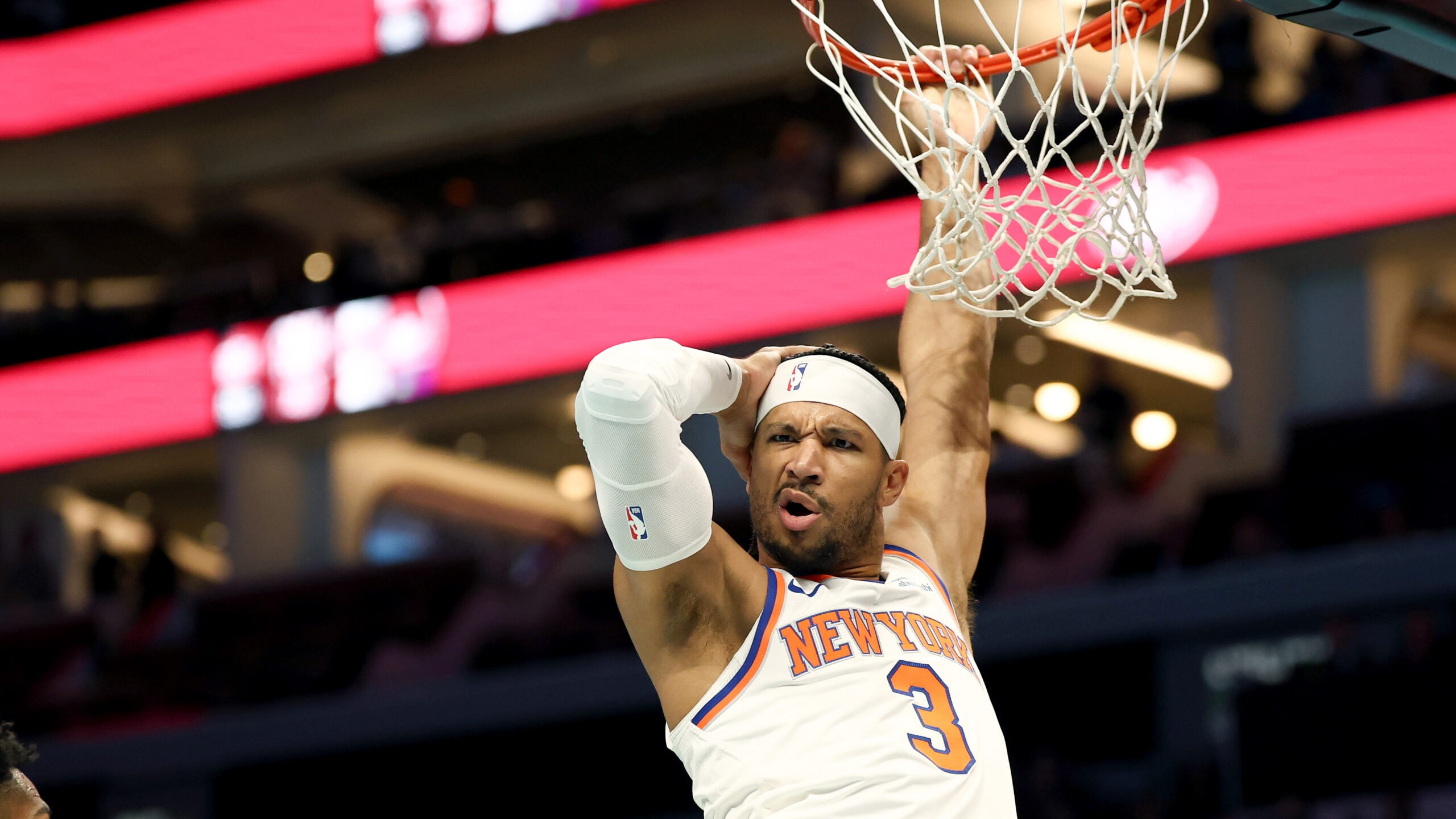 Knicks, Heat secure big Cup wins; 11 teams eliminated