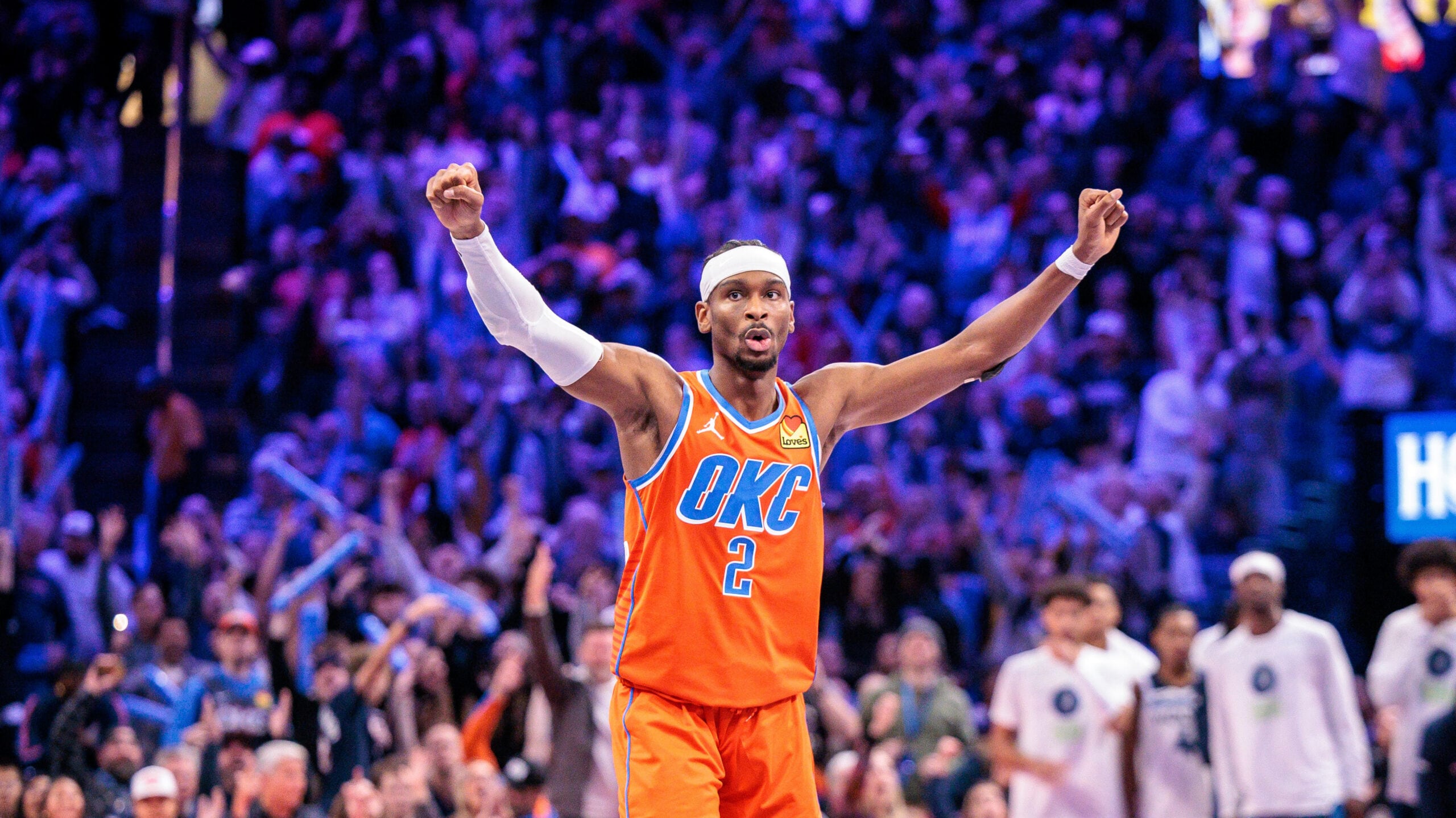 SGA's 40-point effort guides Thunder to 10th win in row