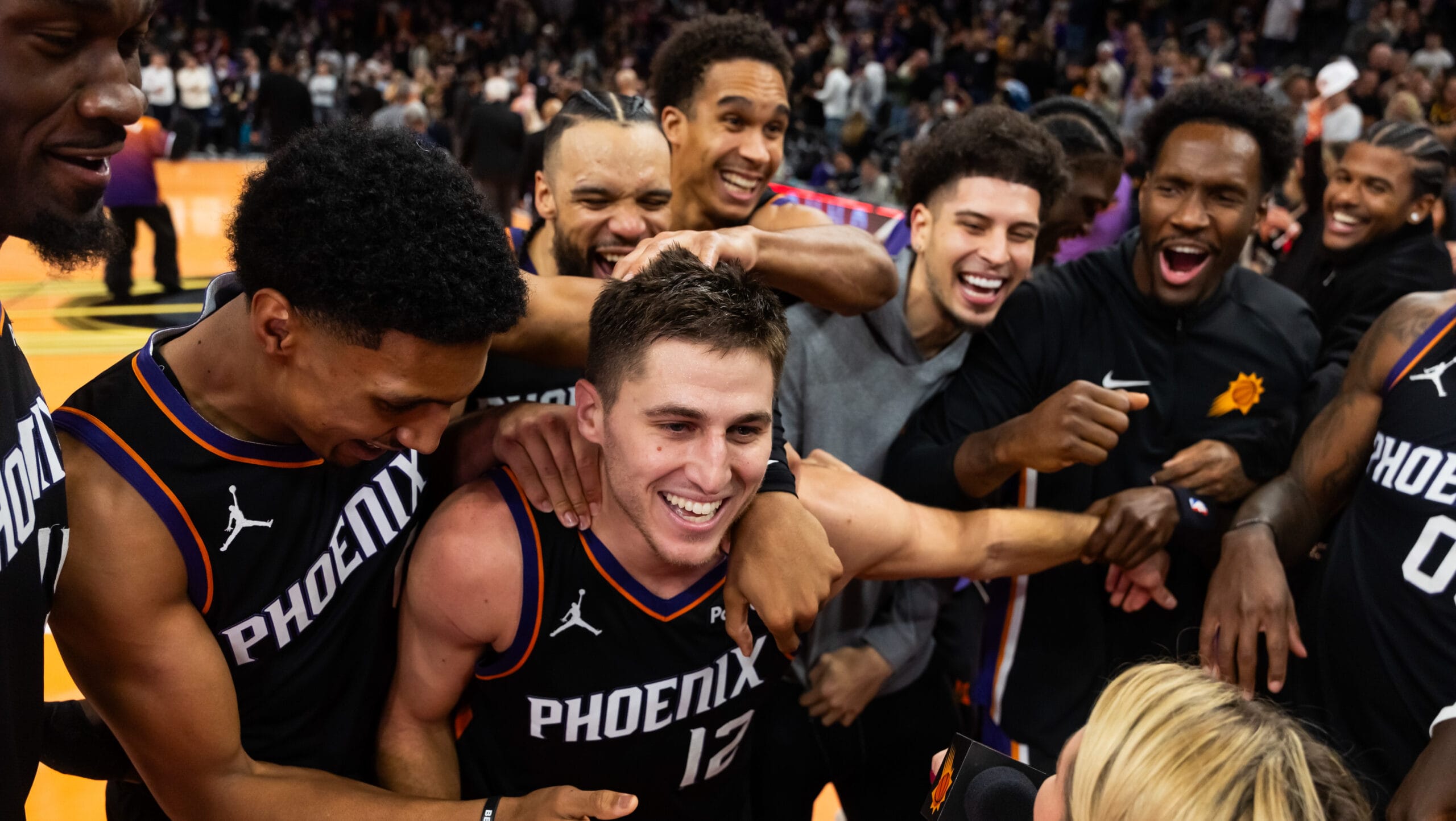 Suns surprise Wolves with furious rally in last minute