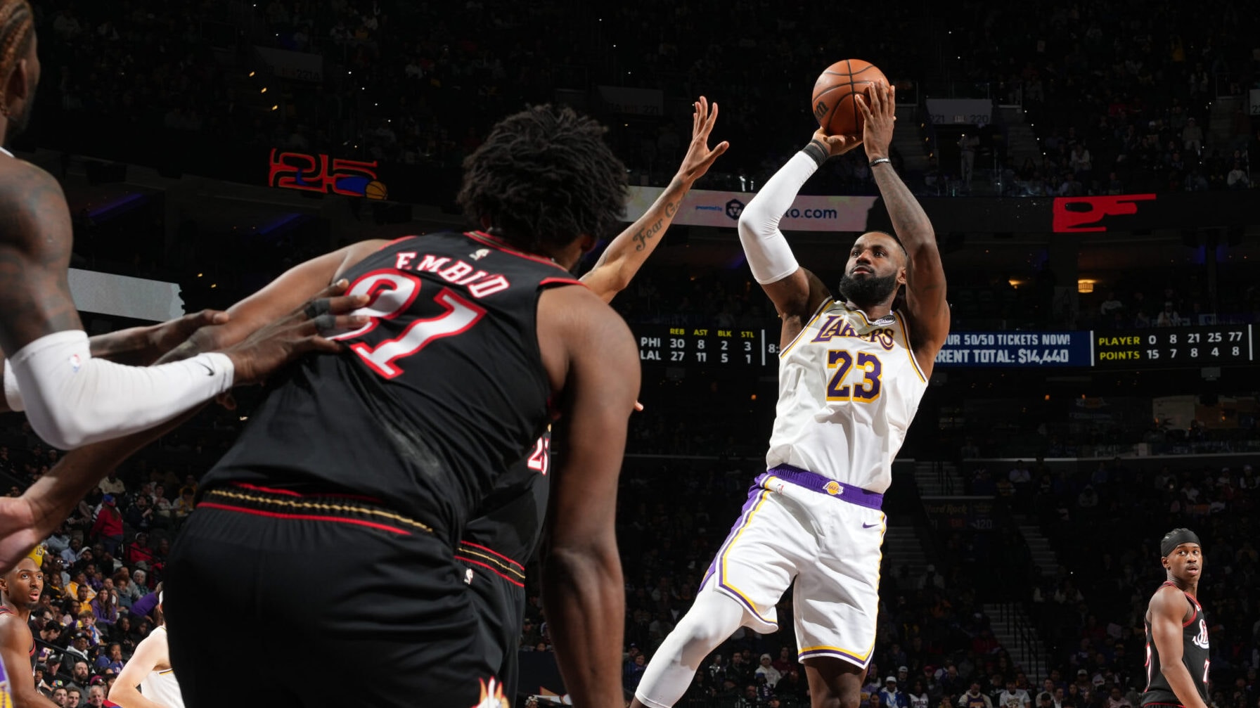 LeBron dominates endgame as Lakers hold off Sixers