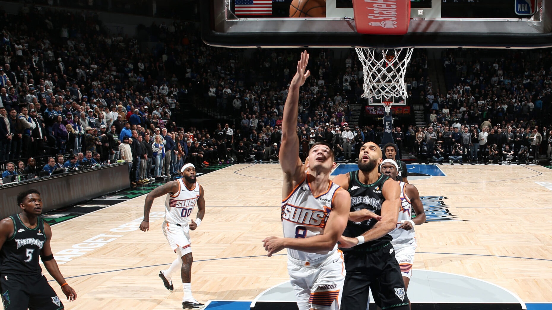 Short-handed Suns edge Wolves in West clash