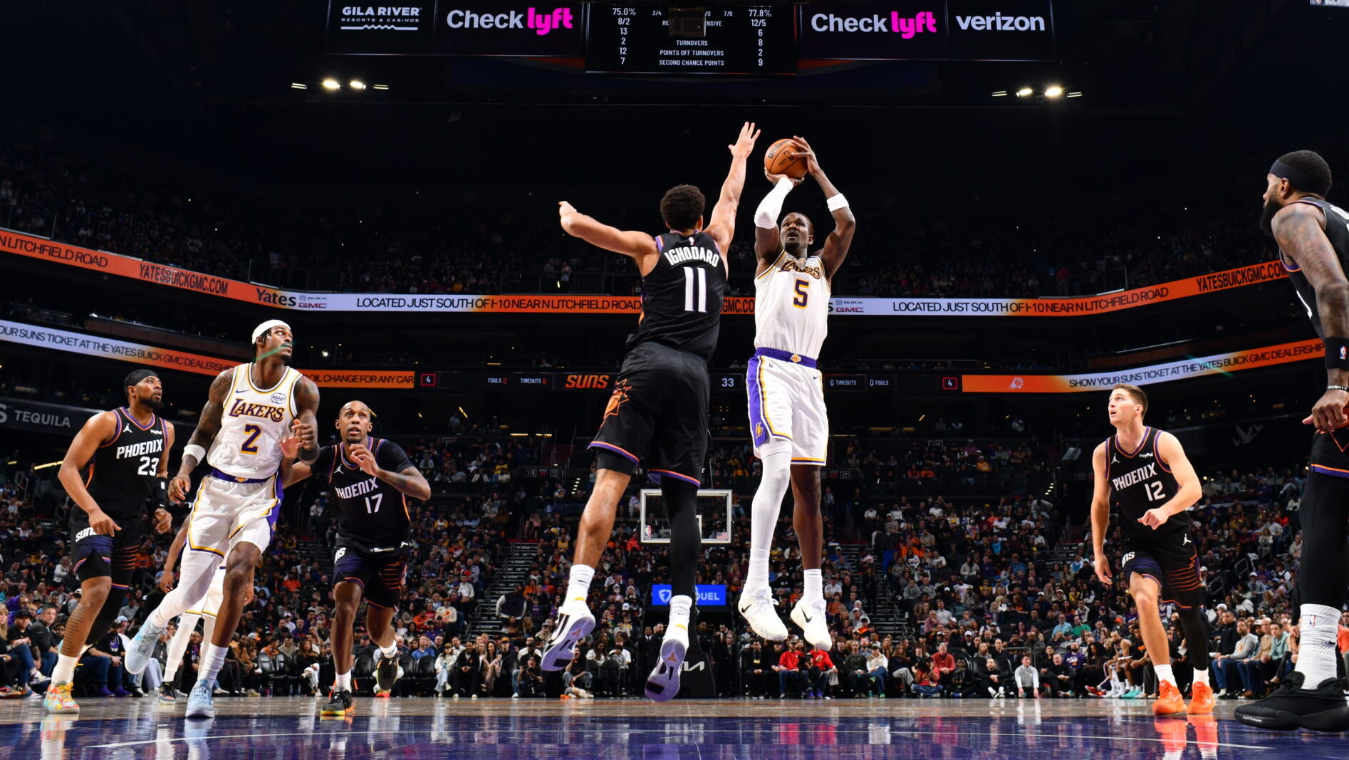 Lakers in Phoenix for West Coast matchup