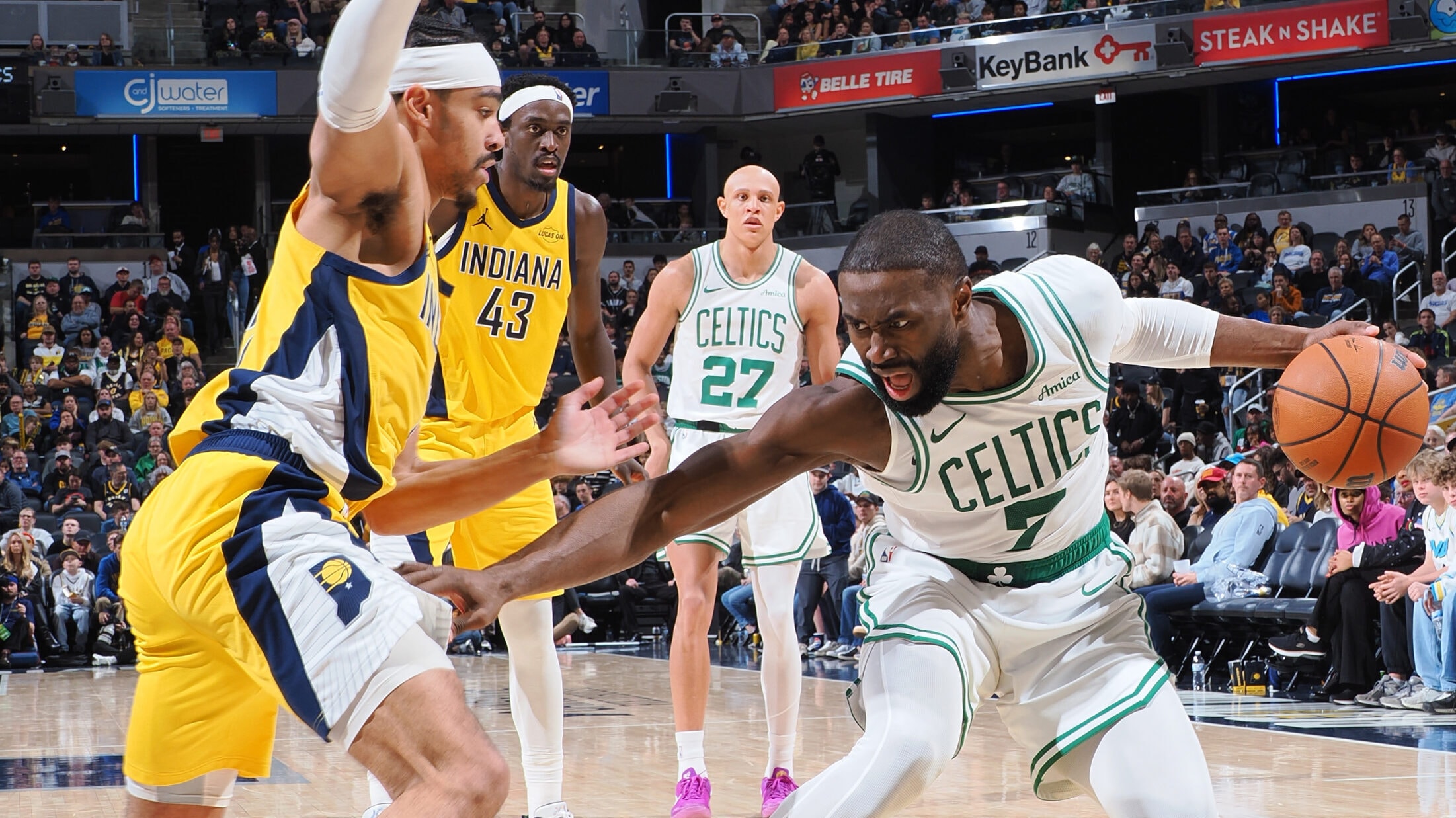 Jaylen Brown scores 30, extending streak to 8