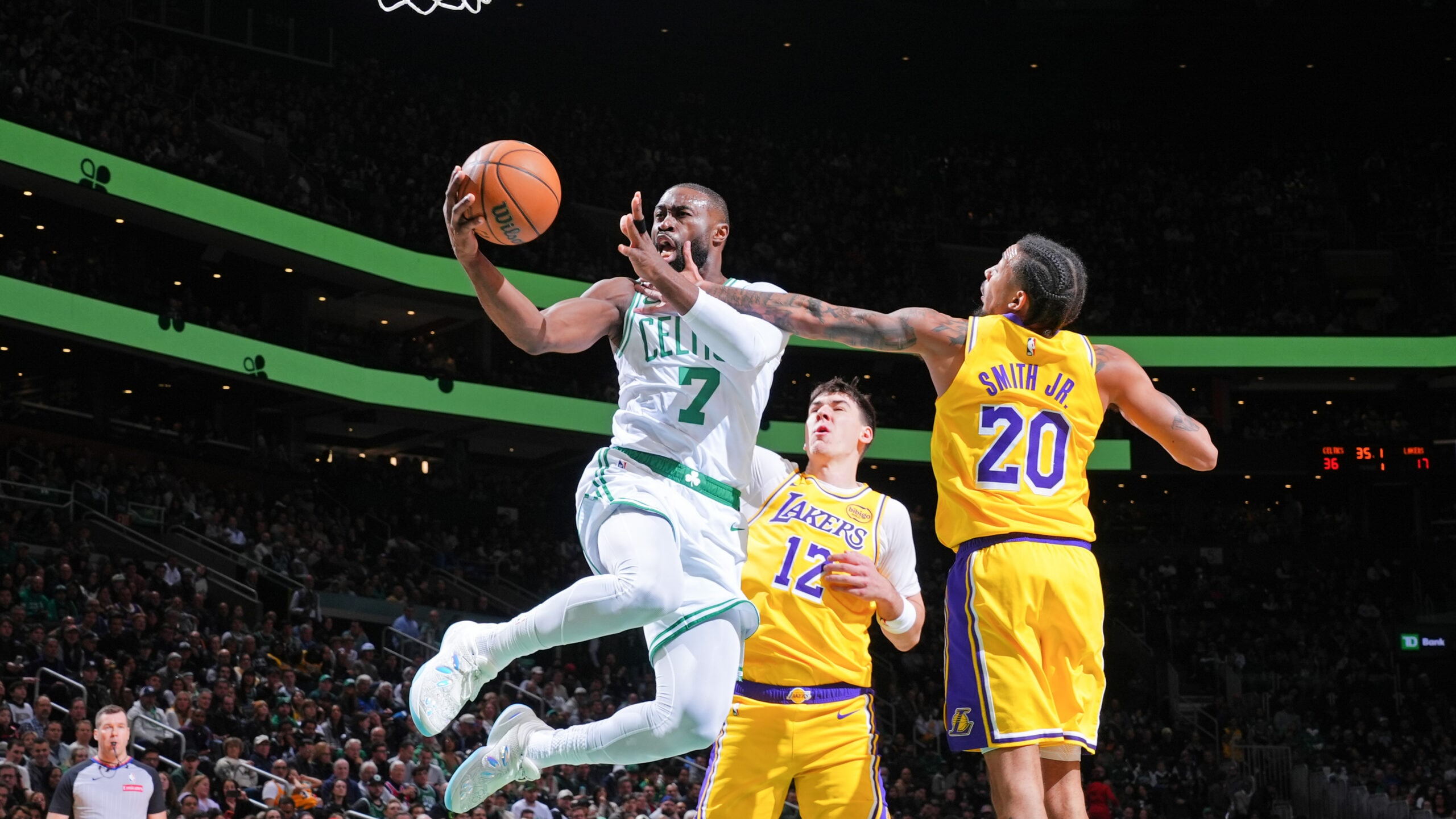 Celtics get wire-to-wire win behind Brown's 30, 24 treys