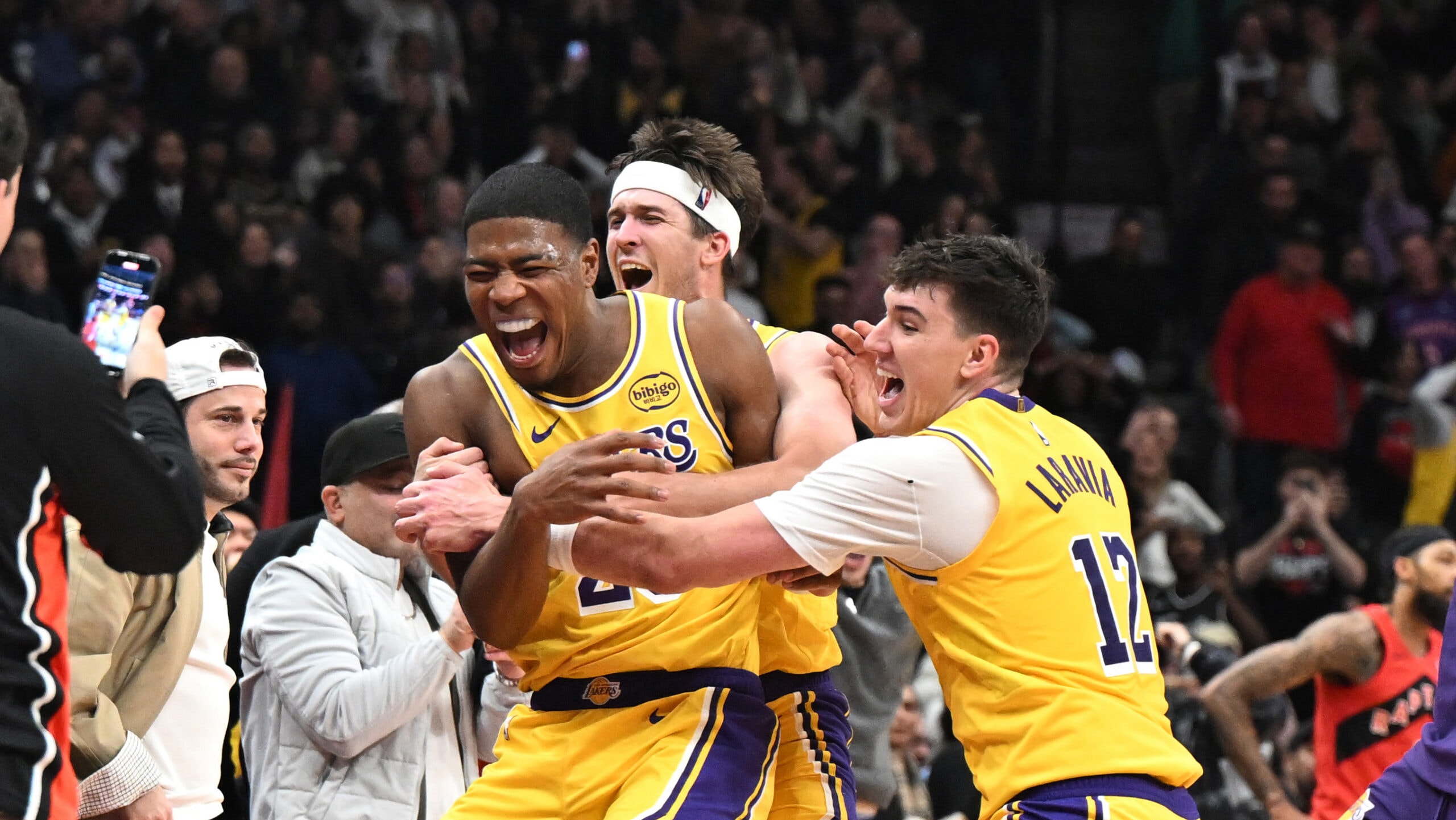 Lakers surprise Raptors on Hachimura's 3 at the buzzer