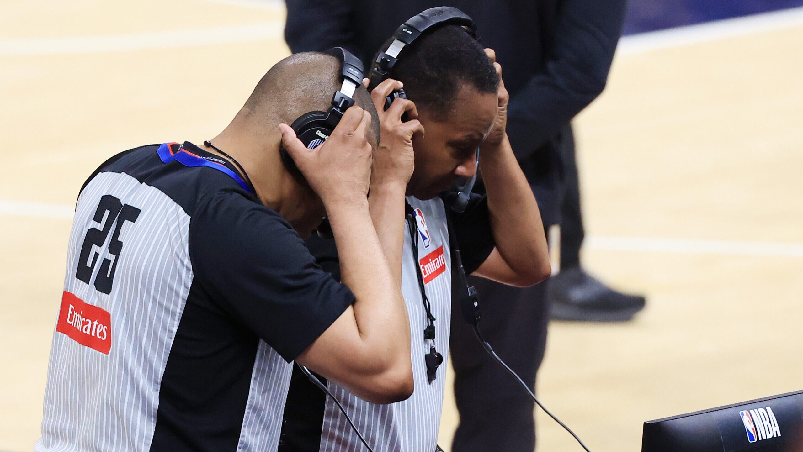 NBA to resume having referees wearing headsets, starting Tuesday