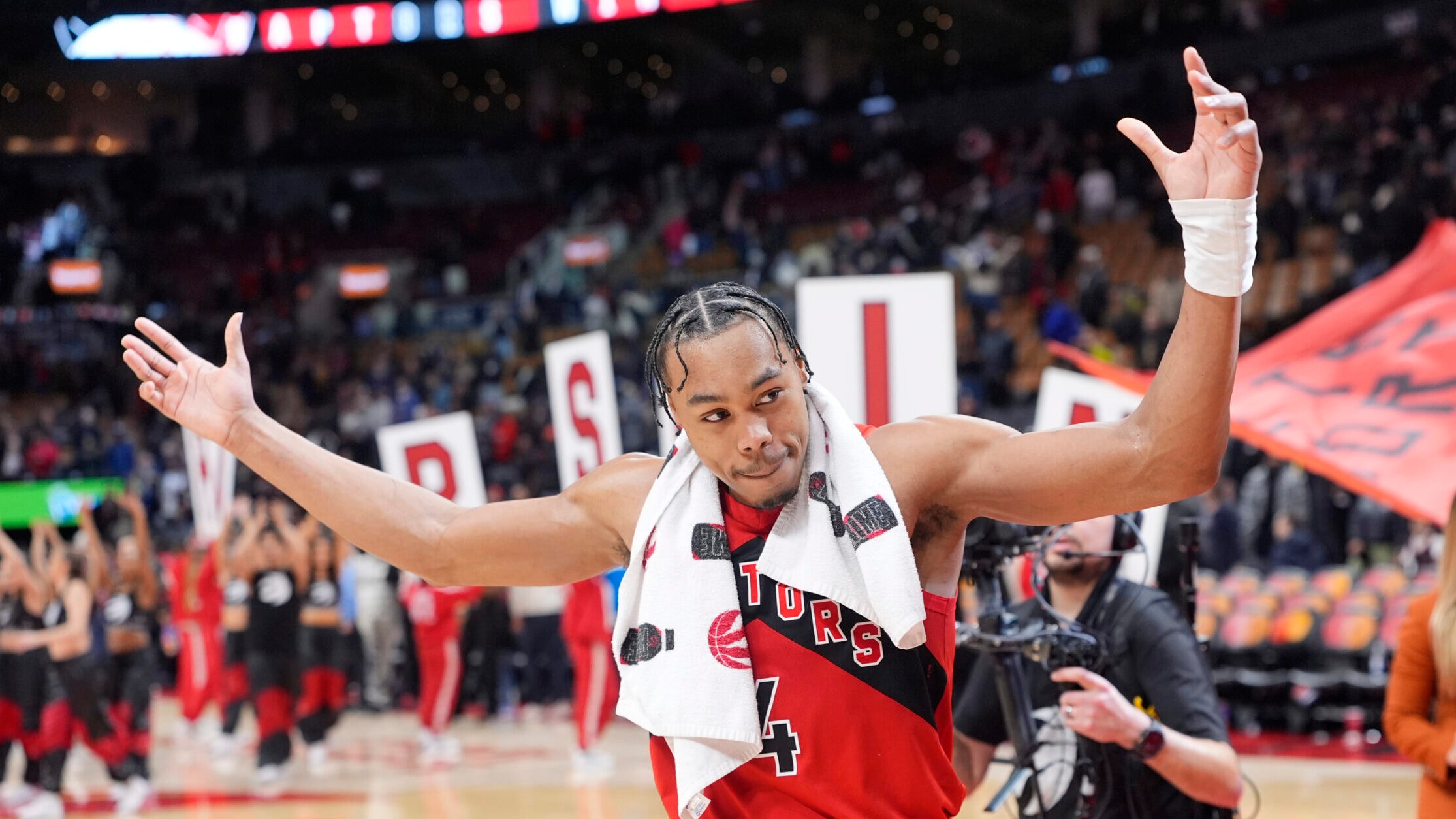 Barnes leads Raptors to OT victory in Toronto