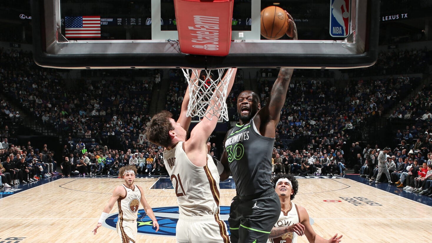 Balanced Wolves run Warriors off floor at home