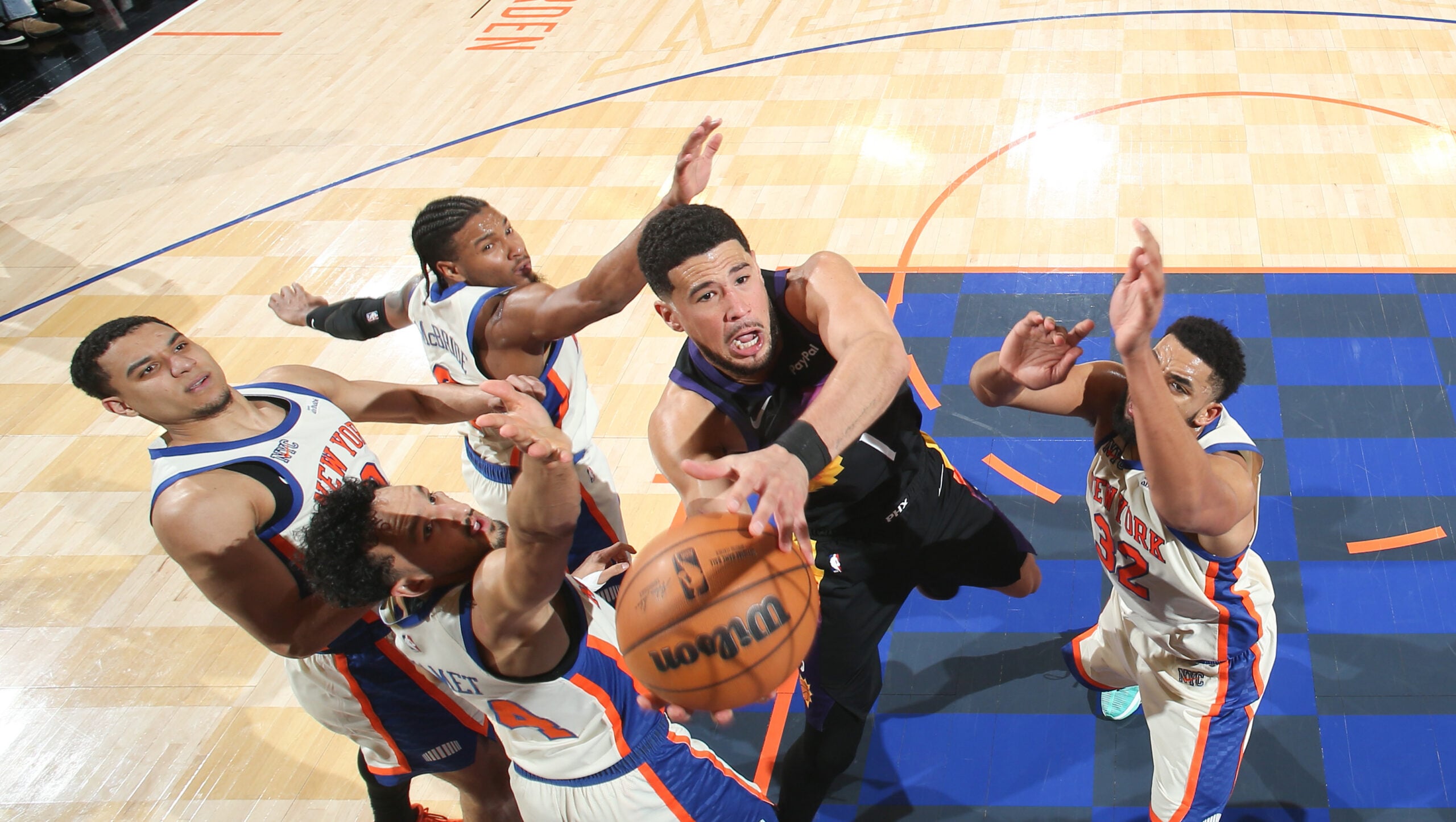 Booker leads way for Suns in win over reeling Knicks