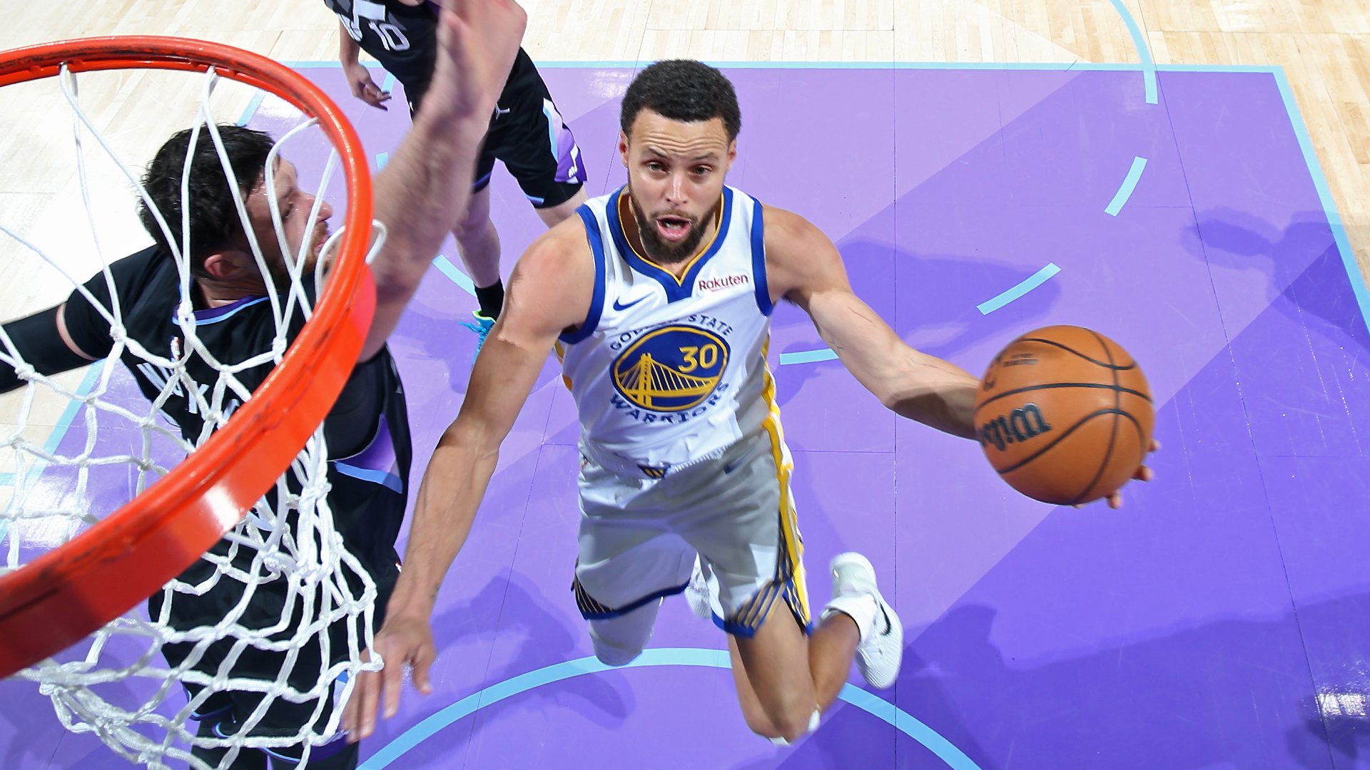 Curry passes Pierce for 19th on scoring list