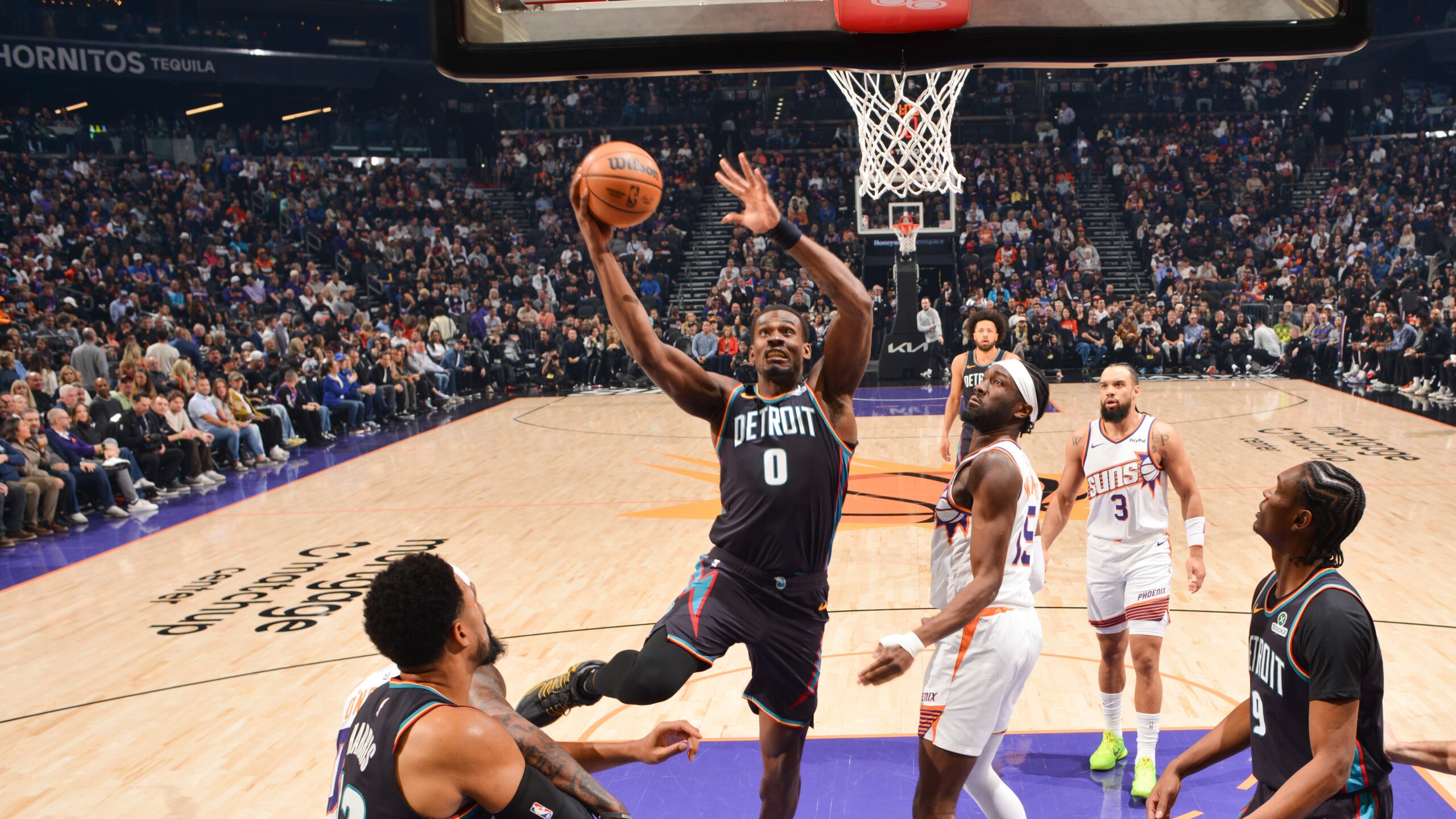 Suns look to slow down the East-leading Pistons