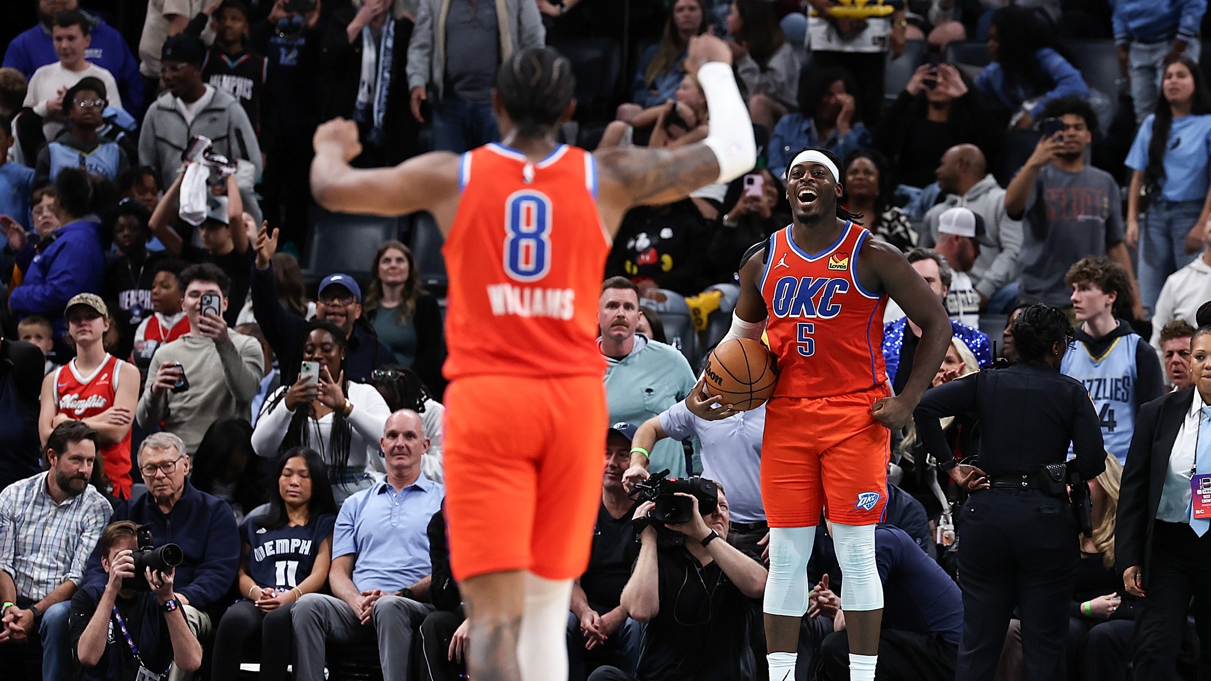 Down 21, Thunder rally for 16th straight win vs. Grizz