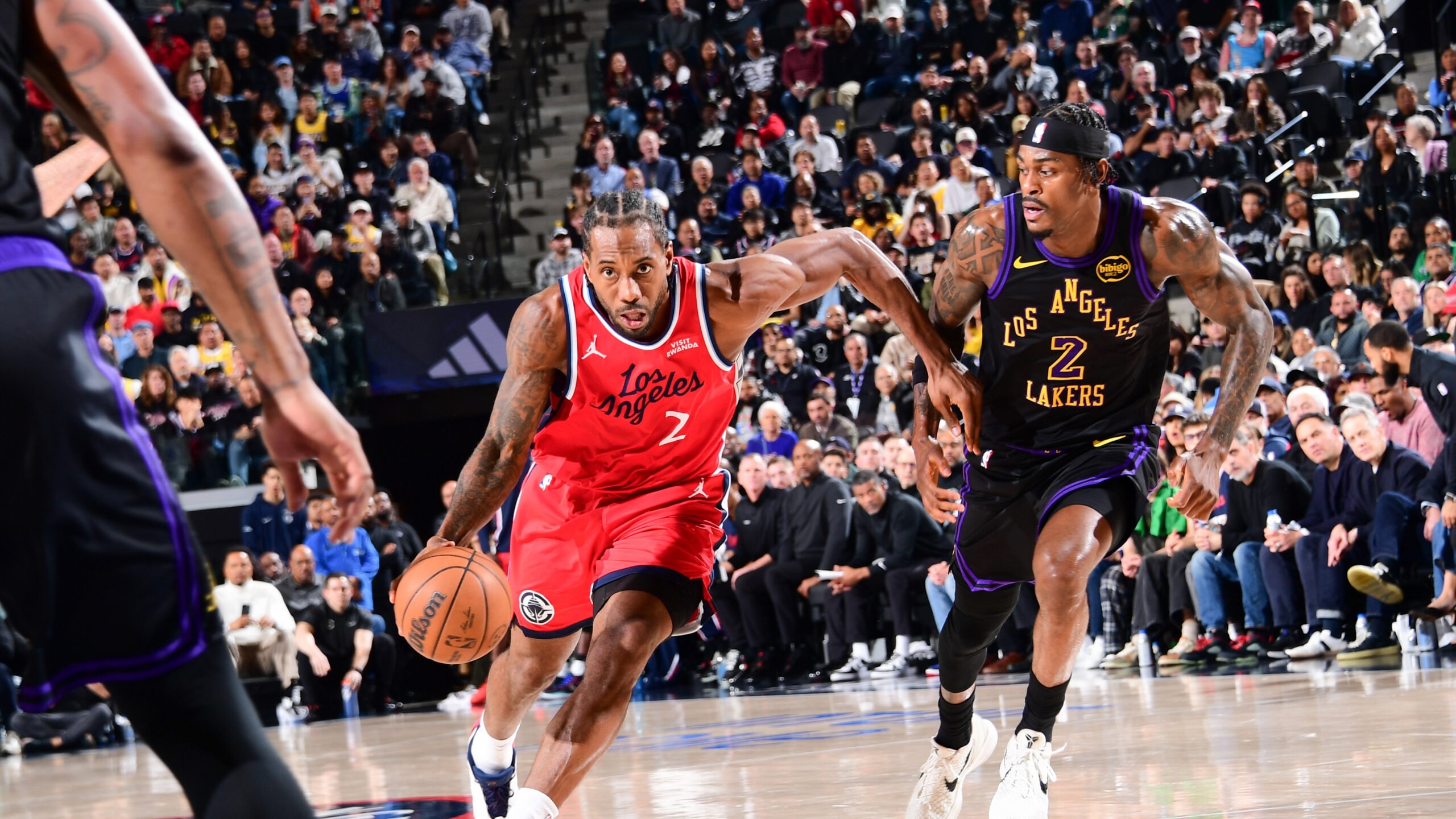 Clippers withstand Lakers' rally for 14th win in last 17
