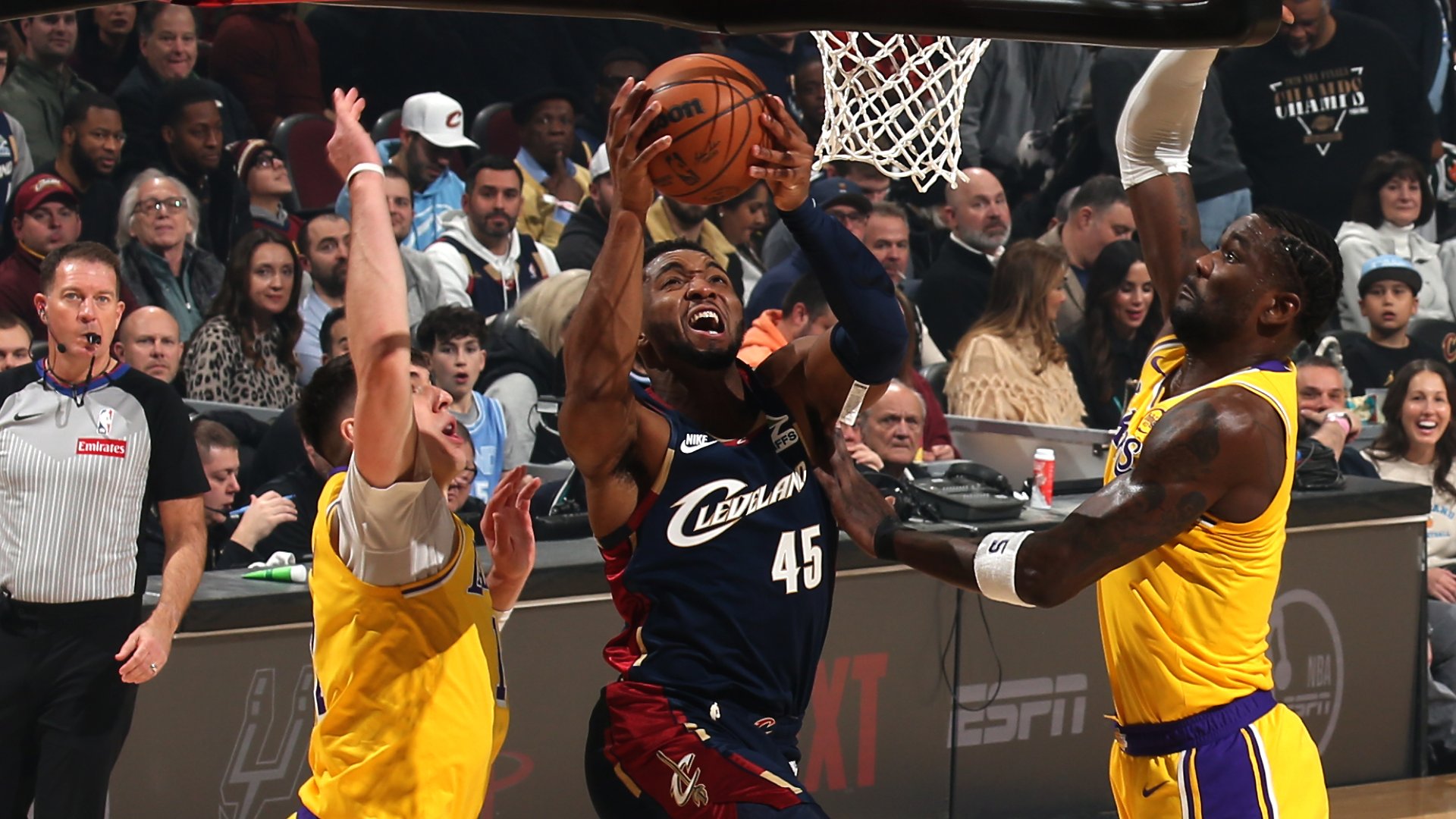Cavs roll, spoil LeBron's latest Cleveland return