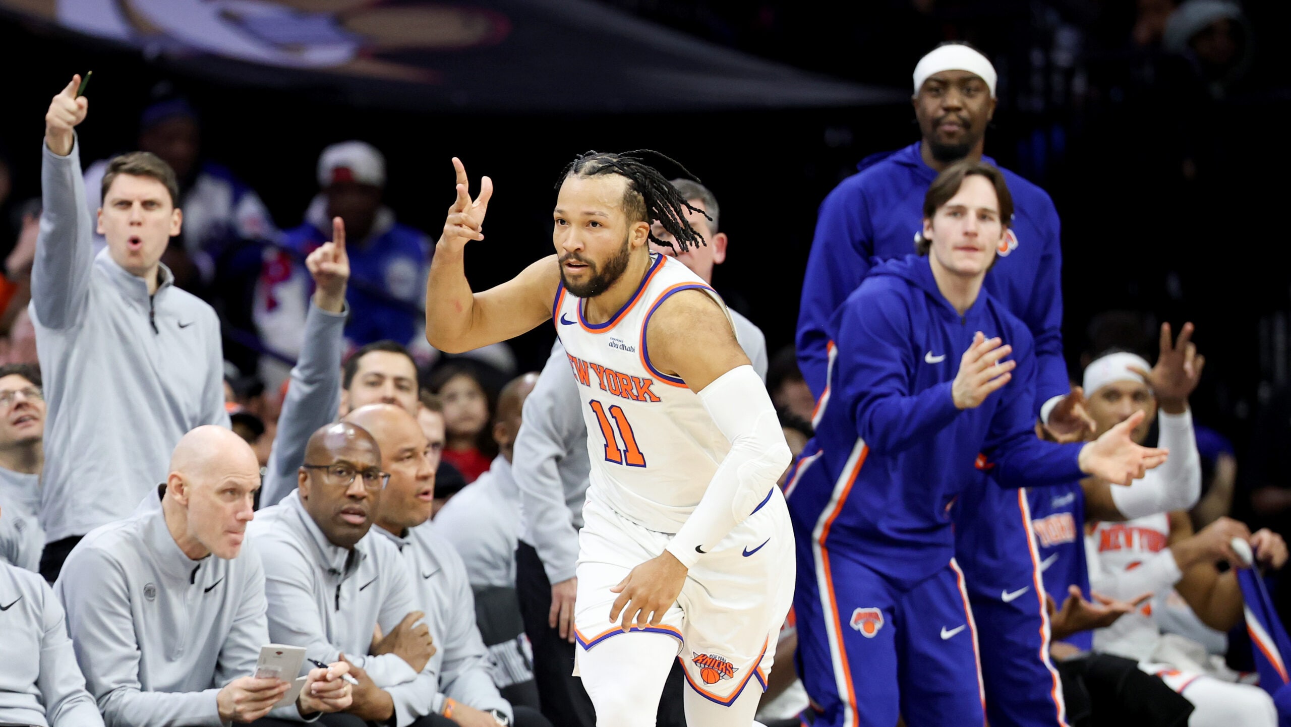 Brunson scores 31, Knicks turn back 76ers' late rally