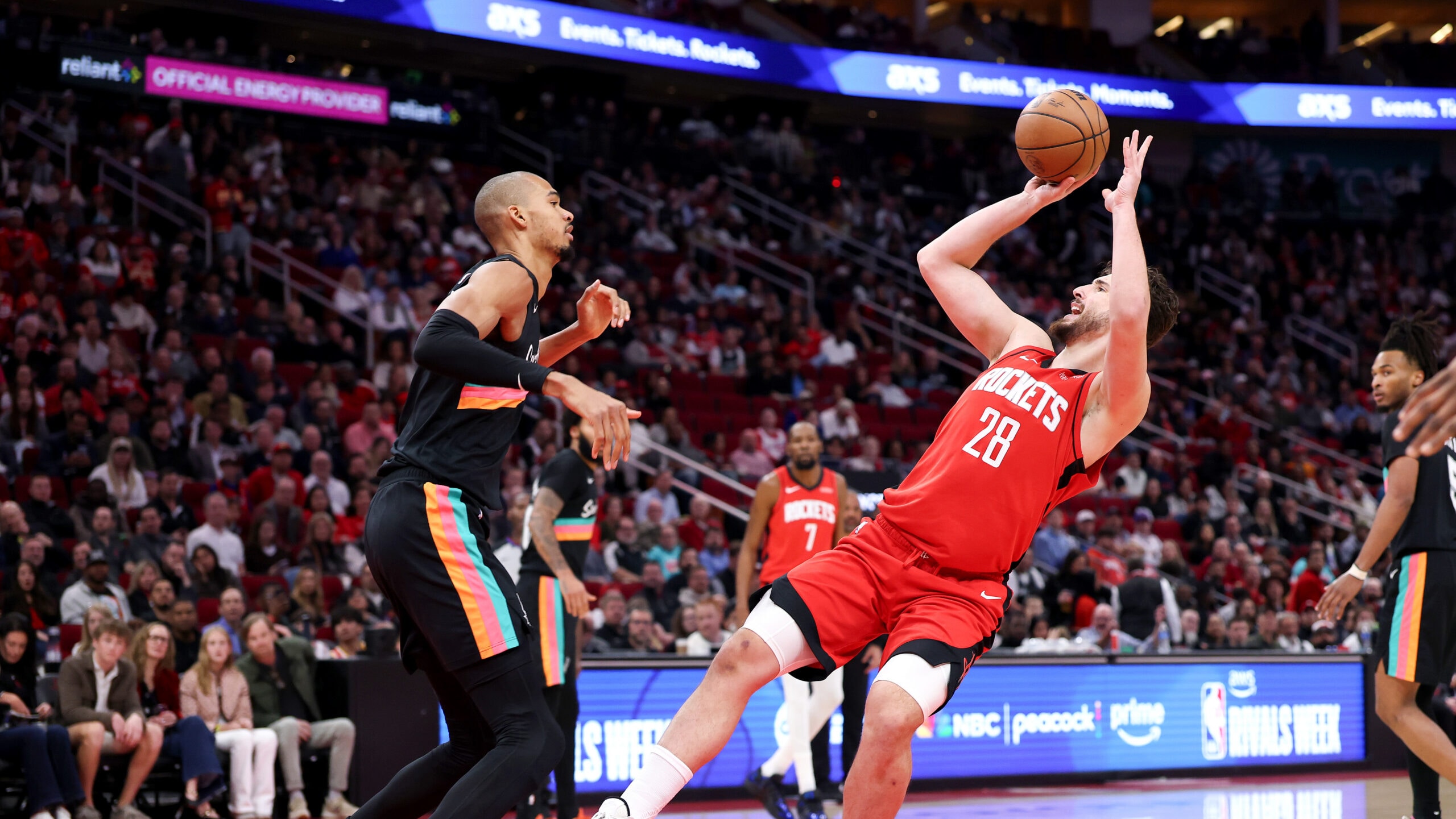 Down 16, Rockets step up in 4th to turn back Spurs