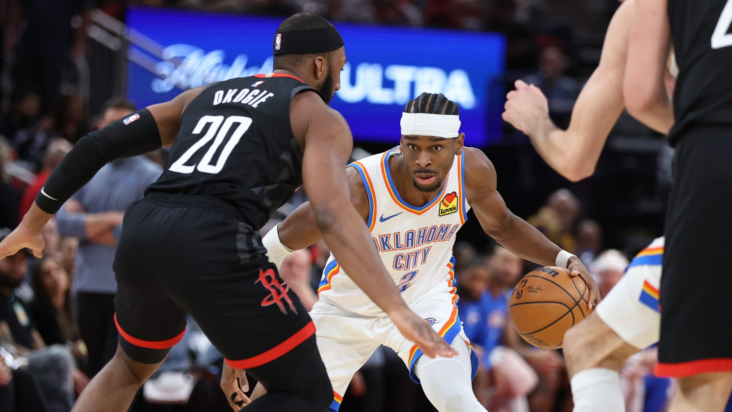 Thunder pull away in 4th, secure 5th consecutive win