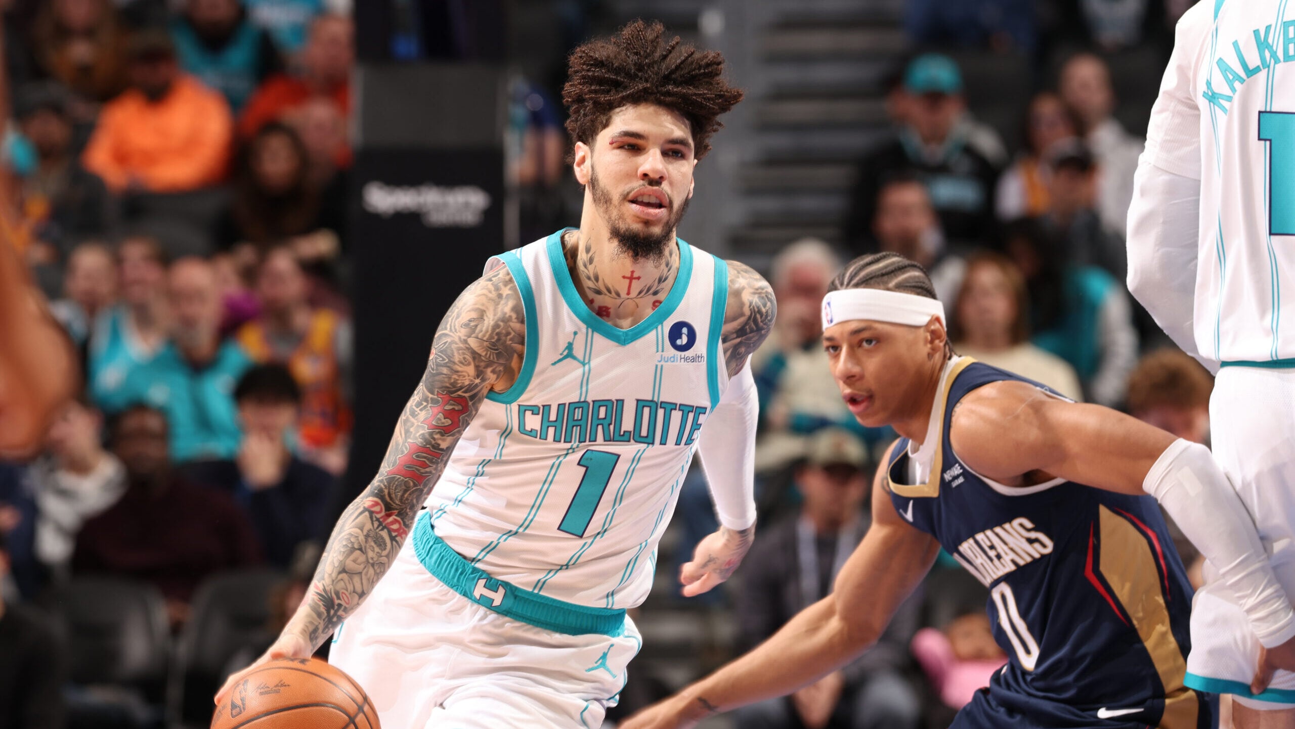 Hornets hold off Pelicans for 7th straight win