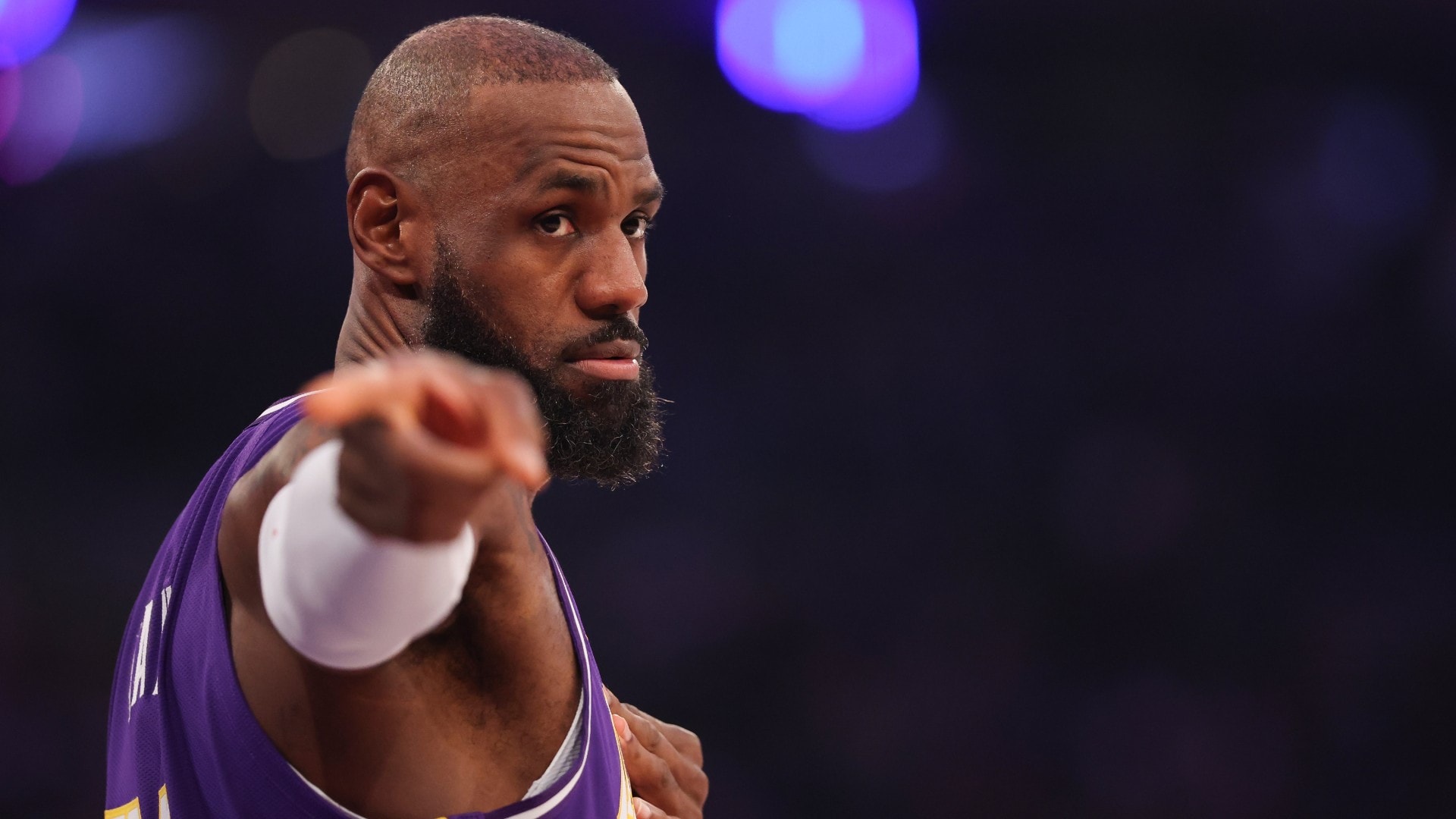 The Athletic: What's the one question LeBron James had to ask Tiger Woods?