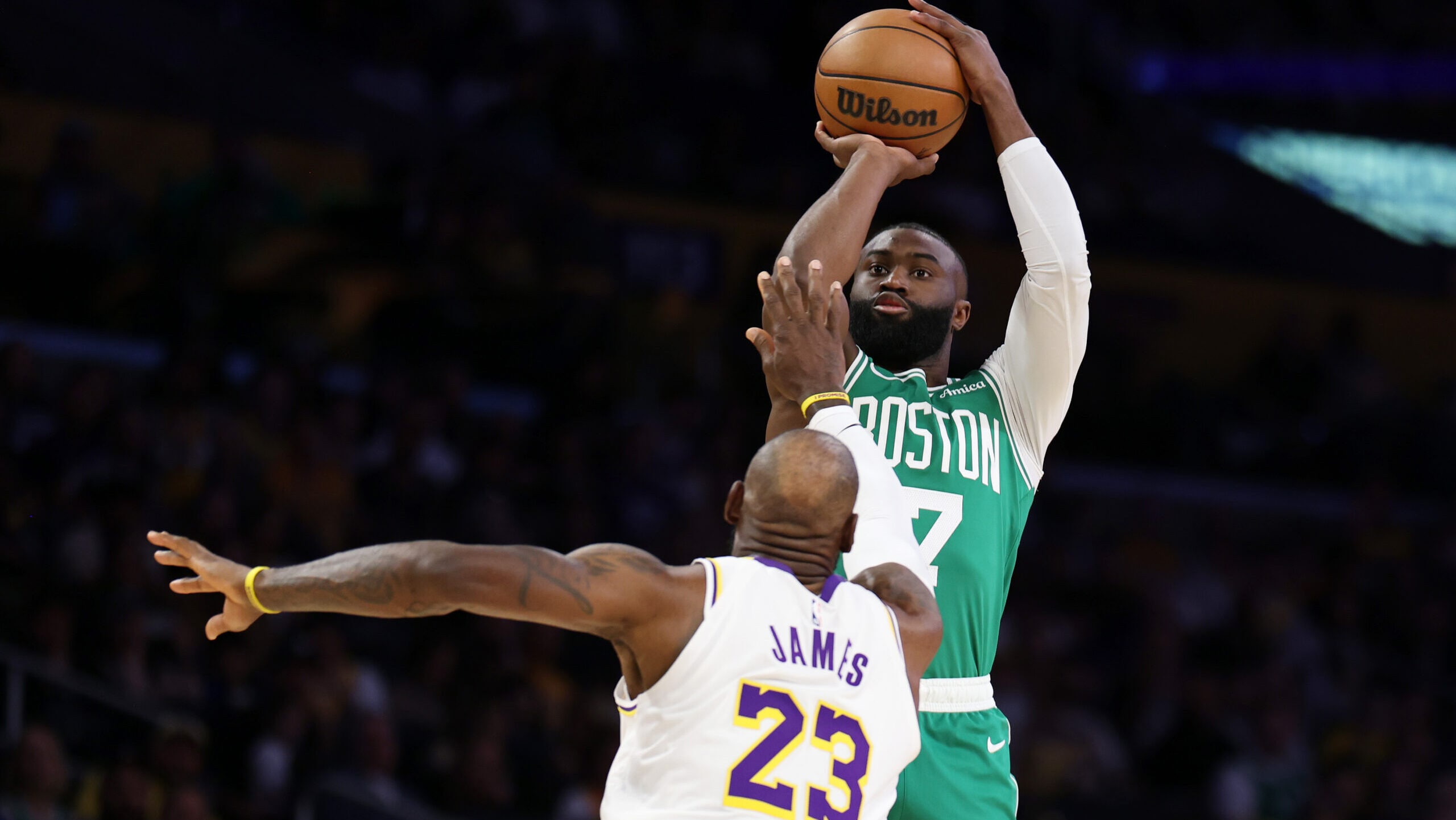 Brown, Pritchard scorching as Celtics win in L.A.