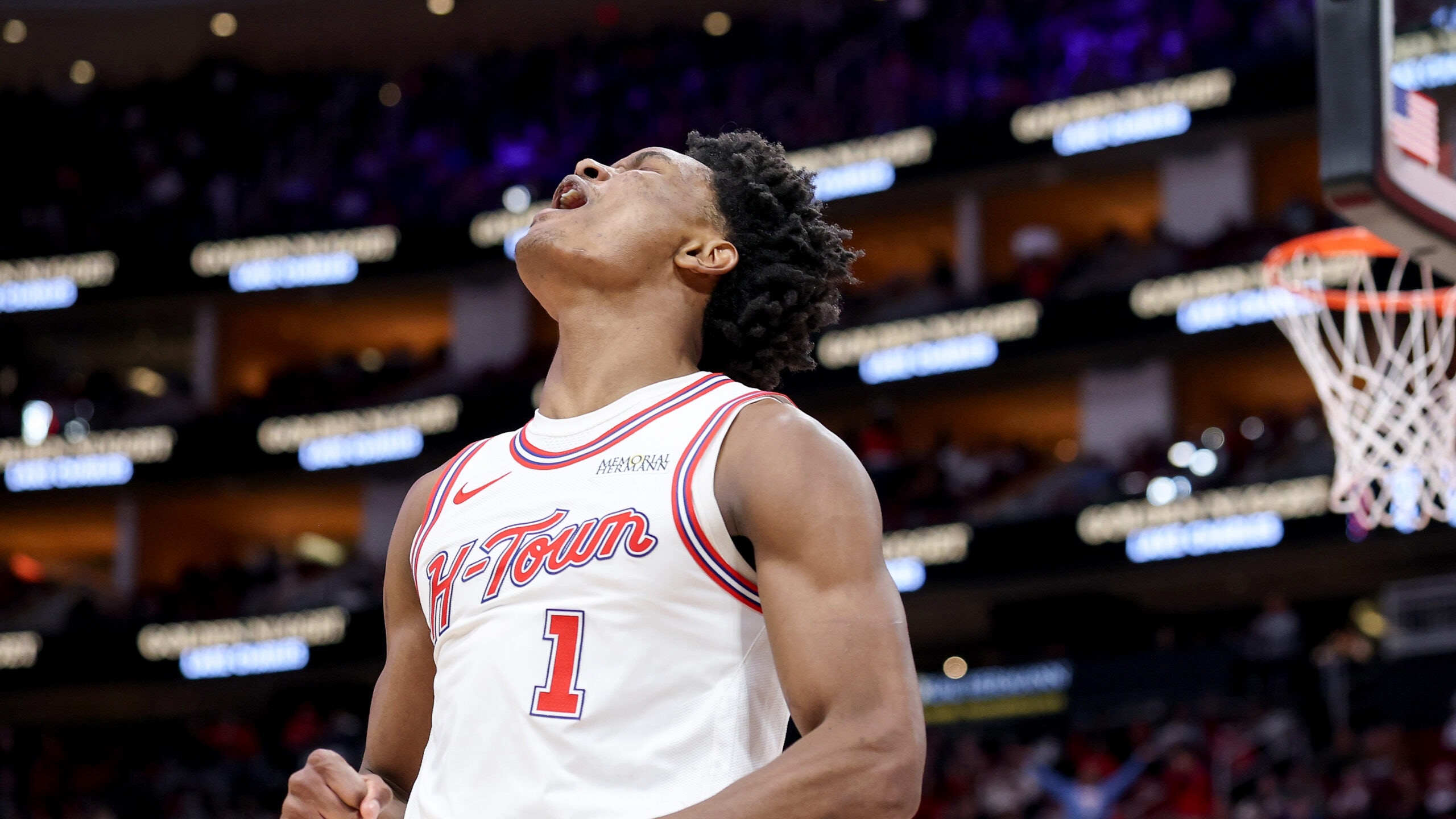 Rockets fend off Mavs' late charge; Flagg pours in 34