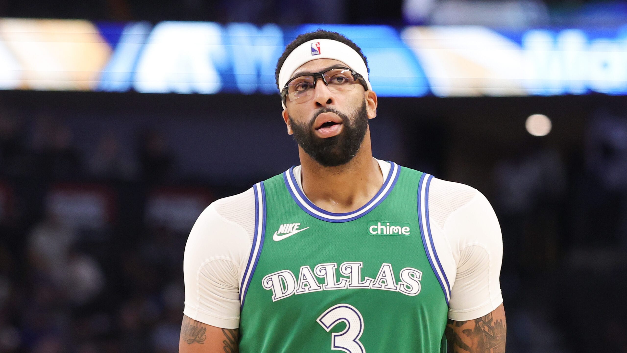 Reports: Davis traded to Wizards in 8-player swap