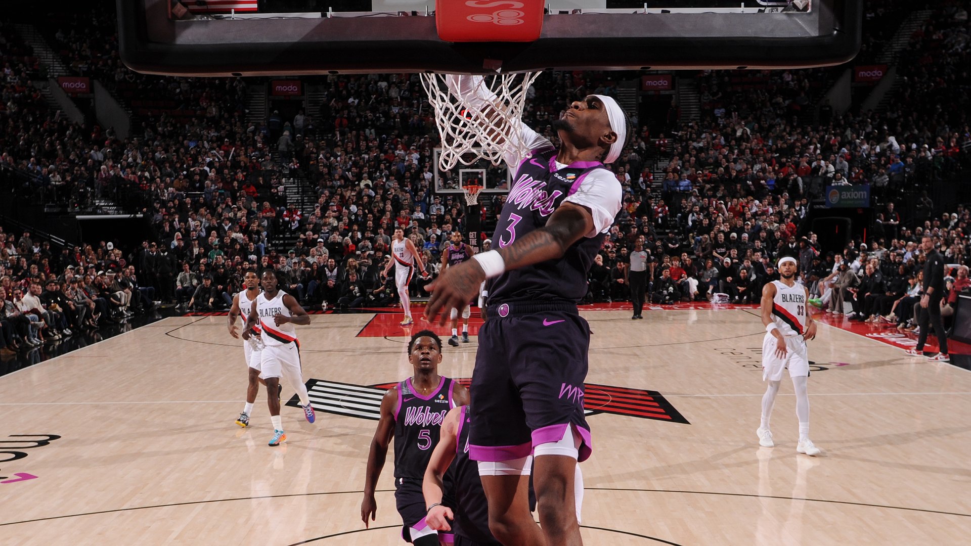 Tuesday's Top 10 plays: McDaniels' big finish