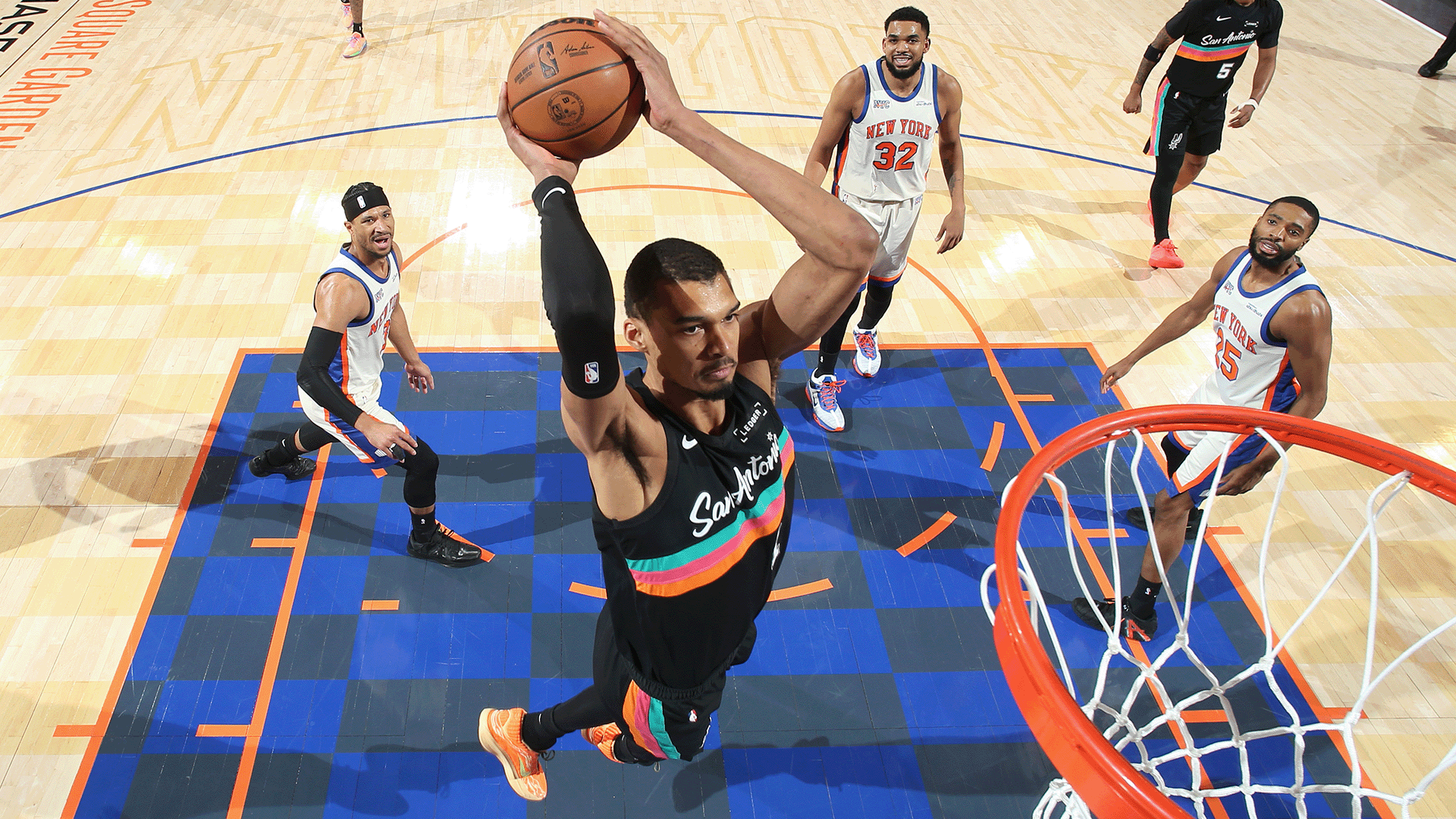 Spurs head to MSG seeking 12th straight win