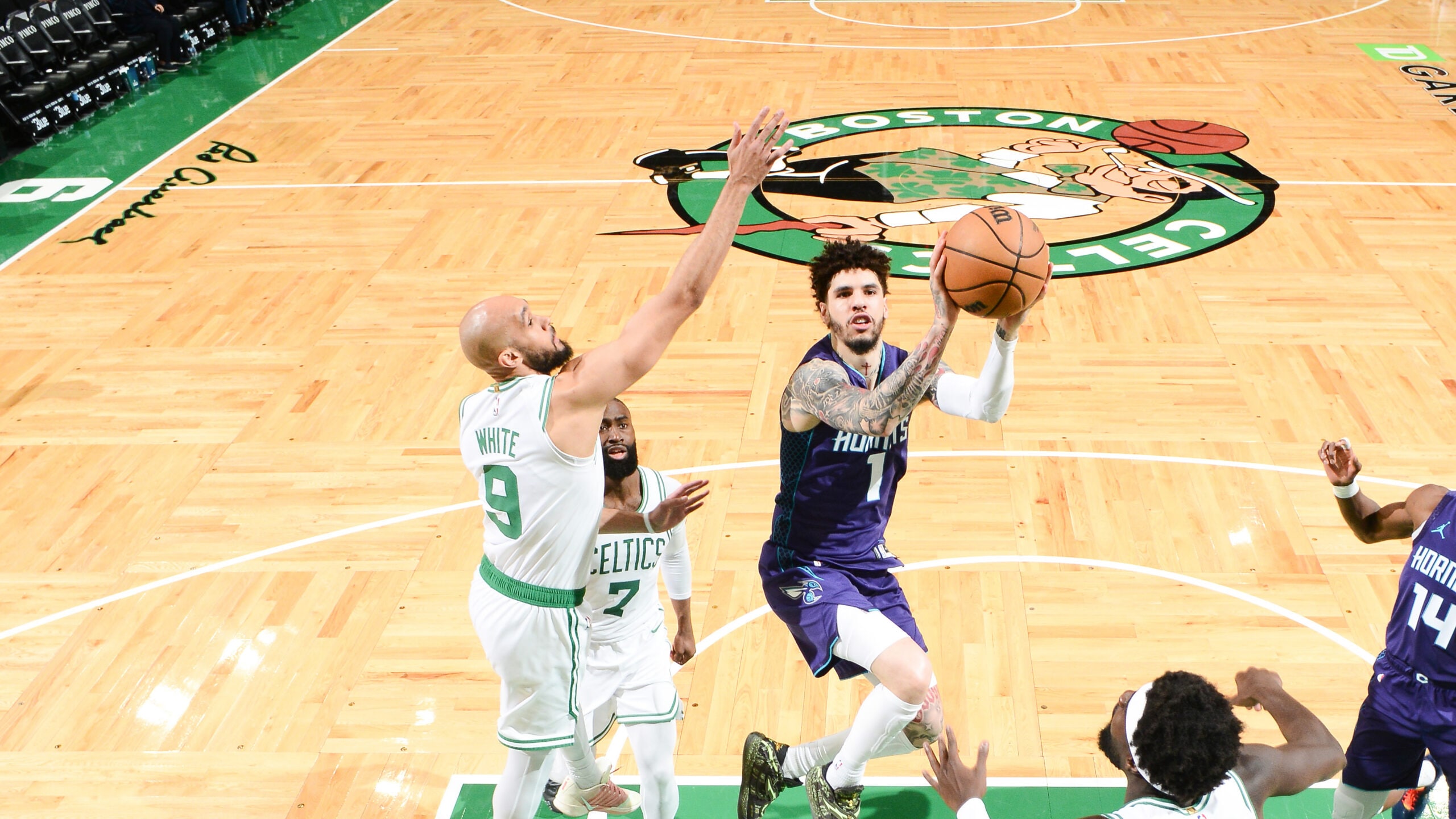 Hornets go wire-to-wire to earn 6th straight victory