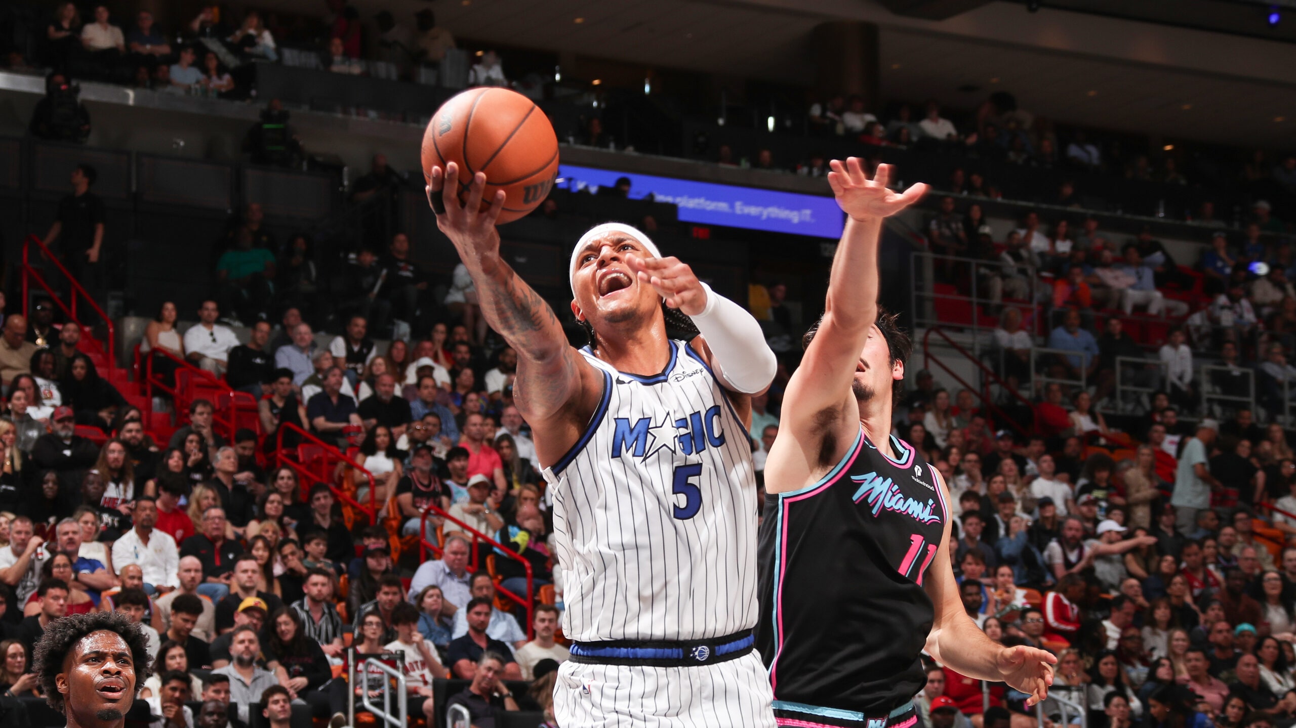 Magic turn back Heat's late rally to win 7th straight