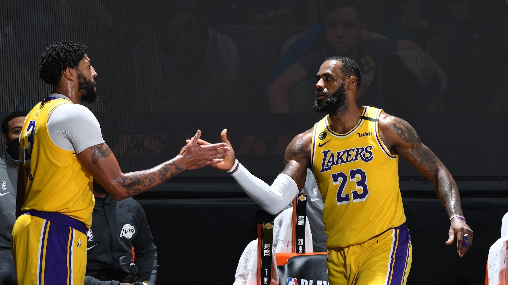Lakers advance past Trail Blazers