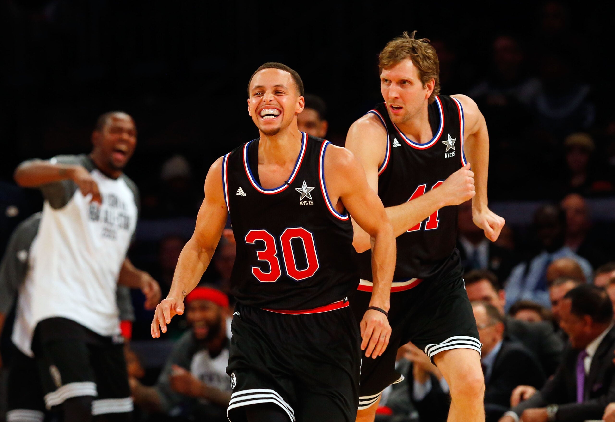 Mic'd up Curry hits Dirk on alley-oop in 2015