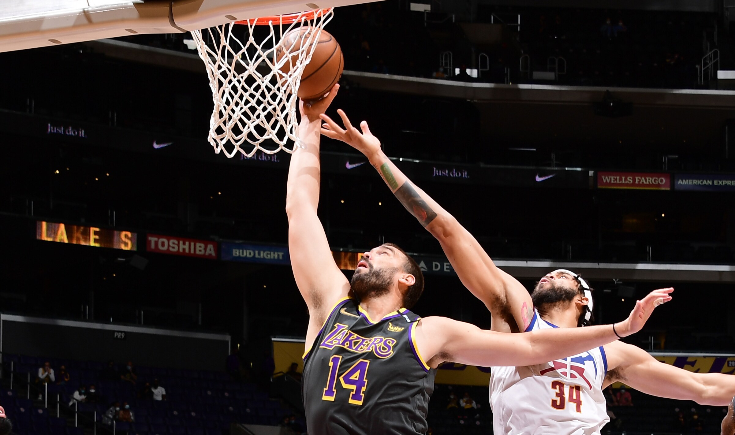 Play-In Picture: Lakers take lead in West game of musical chairs - Vimarsana News