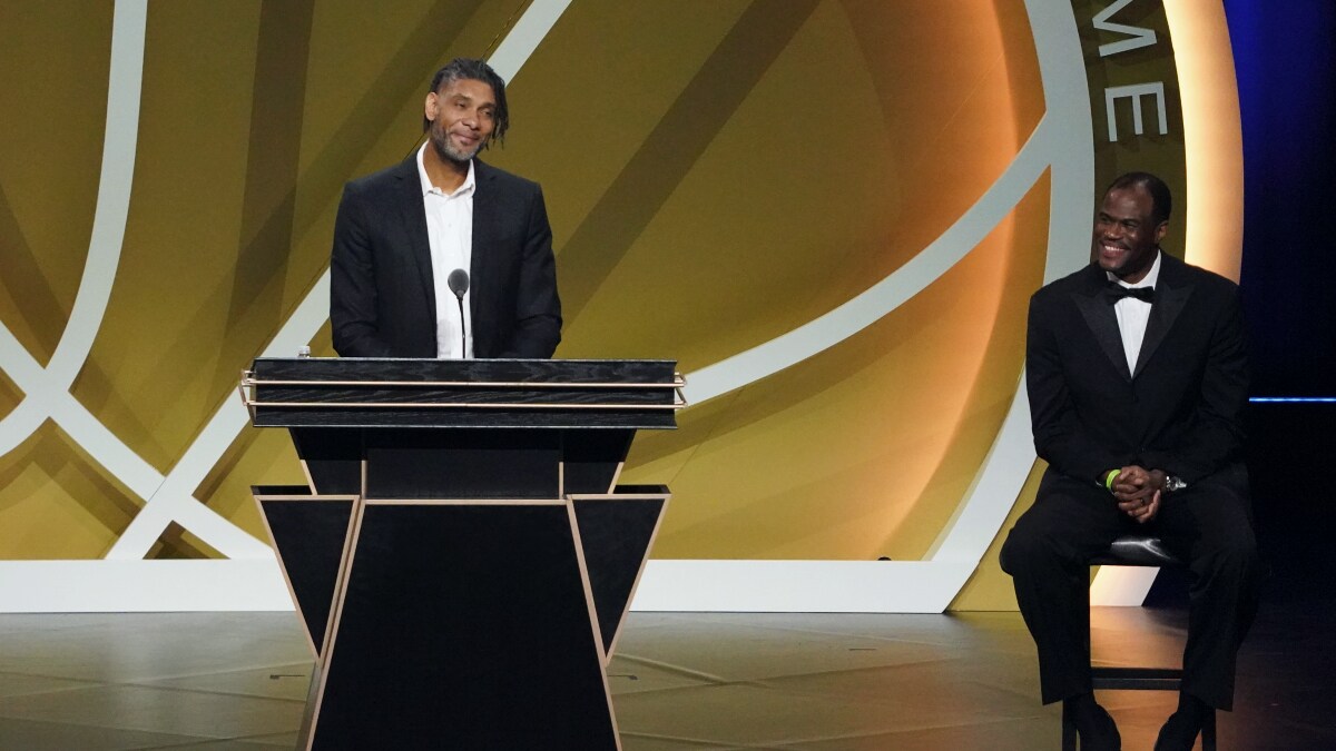 Kobe, Duncan, Garnett among 9 enshrined in Hall of Fame - Vimarsana News