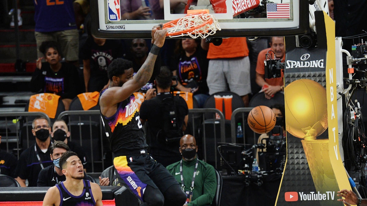 Ayton finishes fast break with rim-bending dunk