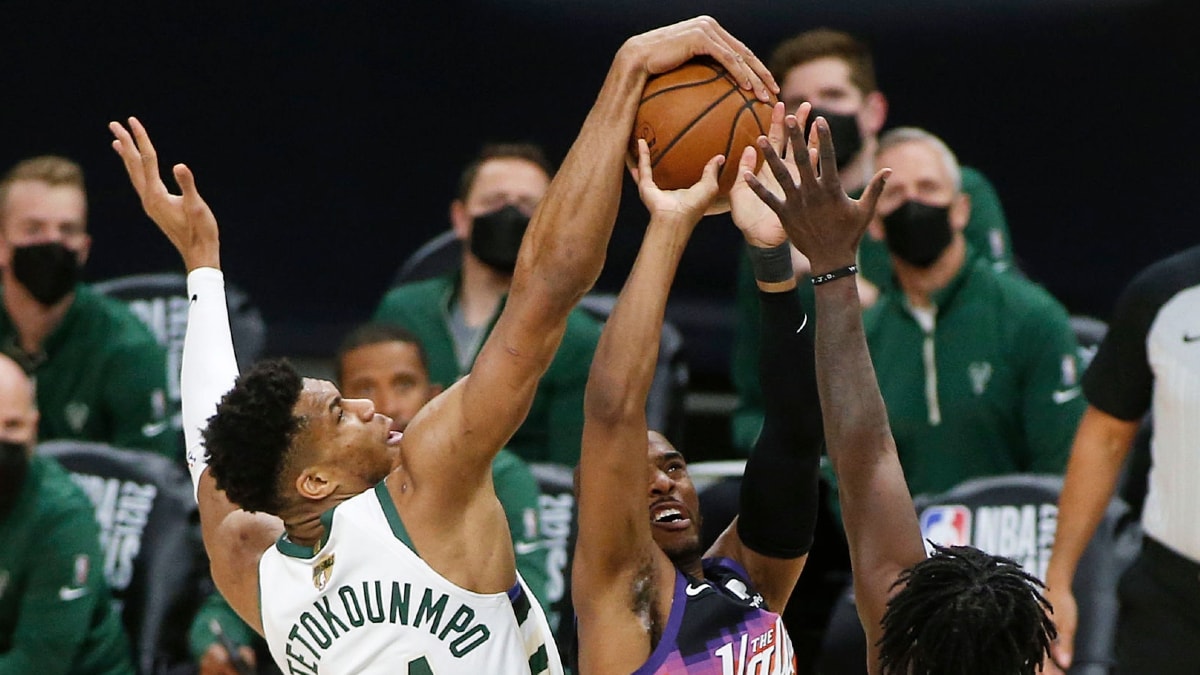 Giannis completely erases Paul's mid-range jumper