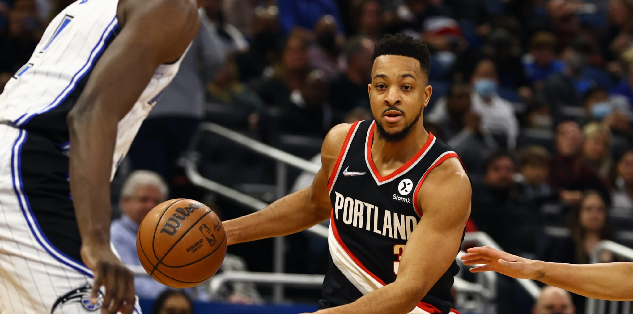 CJ McCollum returns from collapsed lung, scores 16 in Blazers' win over ...