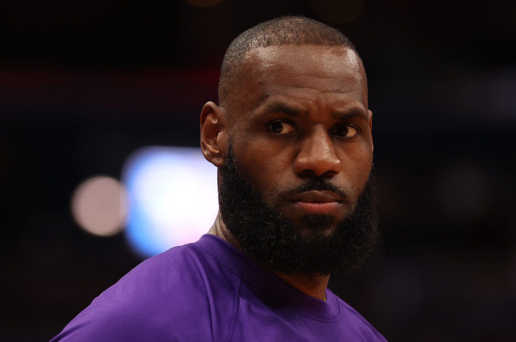 Lakers' LeBron James out vs. 76ers with left knee soreness