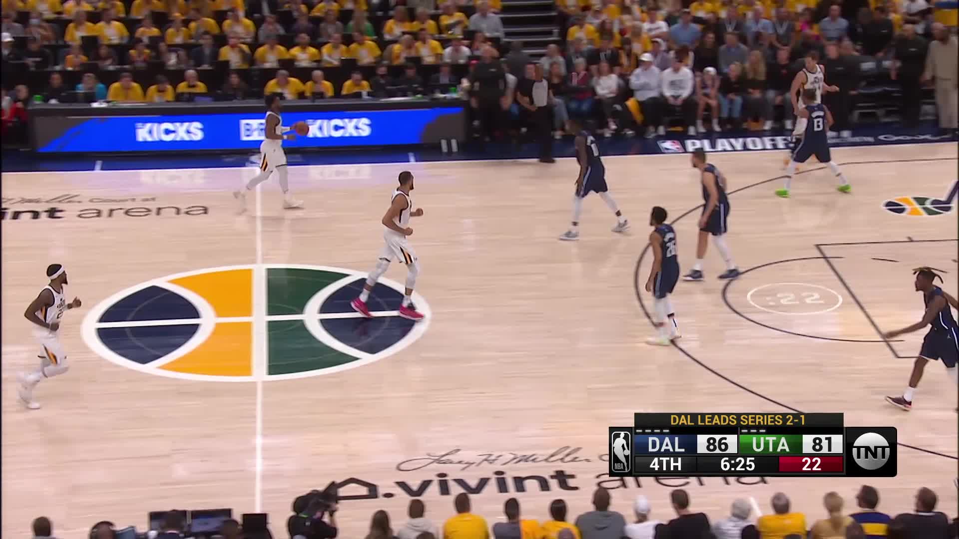 Bojan Bogdanovic finds Jordan Clarkson for the triple | NBA.com