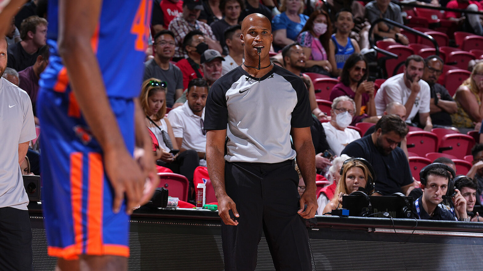 Former NBA player Richard Jefferson officiates Knicks vs. Blazers in ...