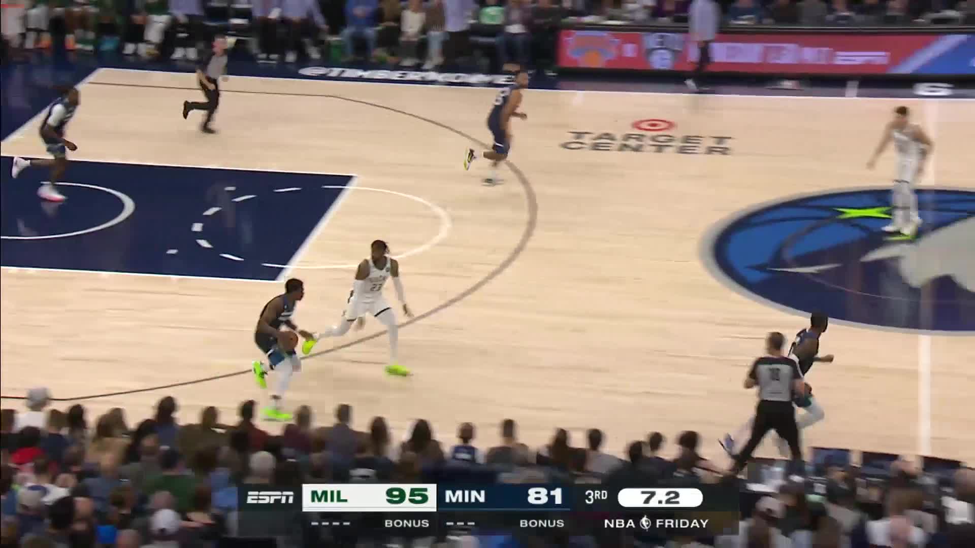 Anthony_Edwards_finds_Rudy_Gobert_for_the_bank_shot_2022_11_05T04_04_04.jpg