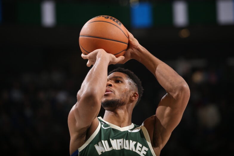 Giannis Antetokounmpo called for another 10second freethrow violation