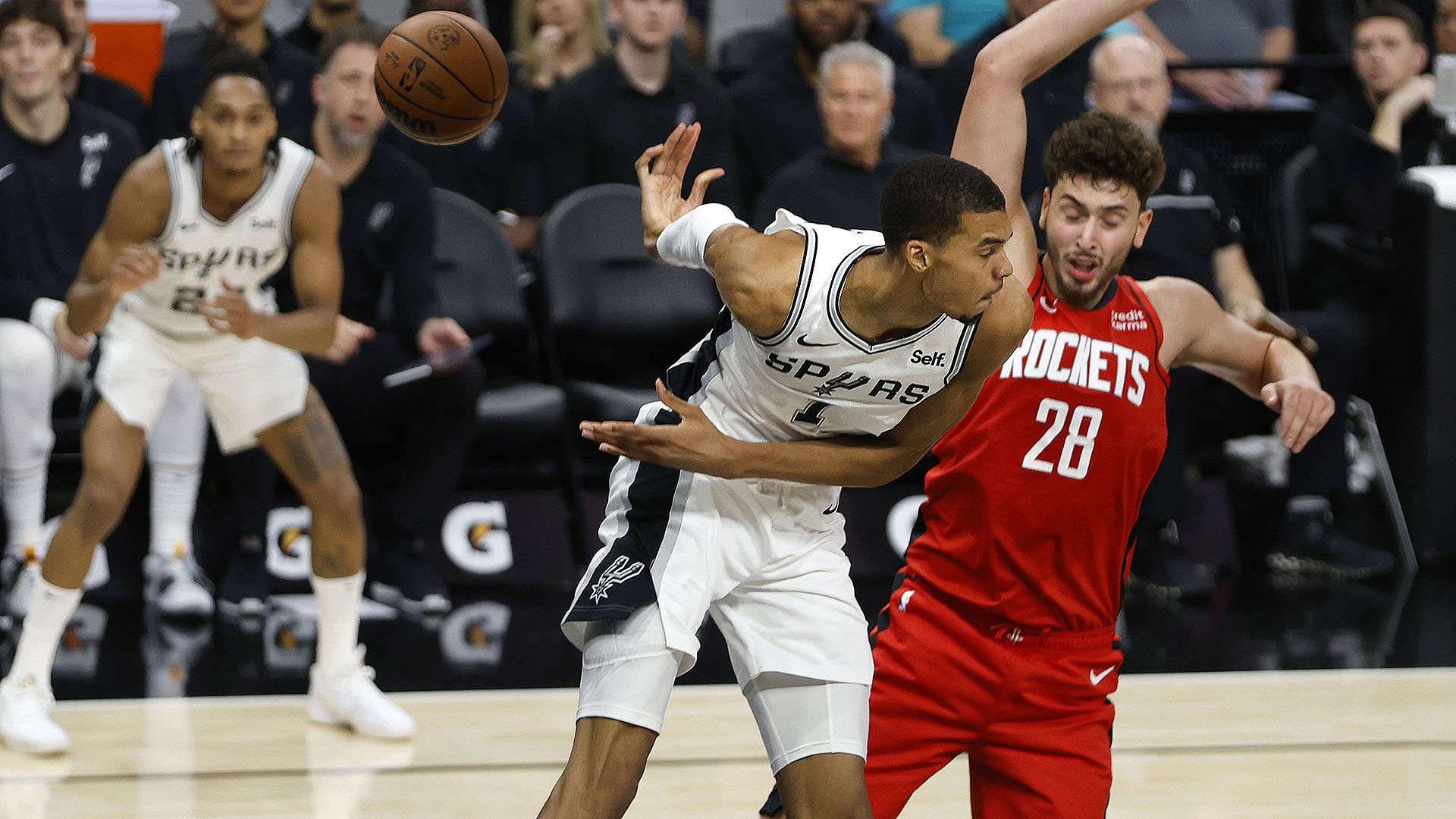 סן אנטוניו נגד יוסטון והלייקרס נגד הנאגטס בשיא שבוע היריבויות / רועי ויינברג