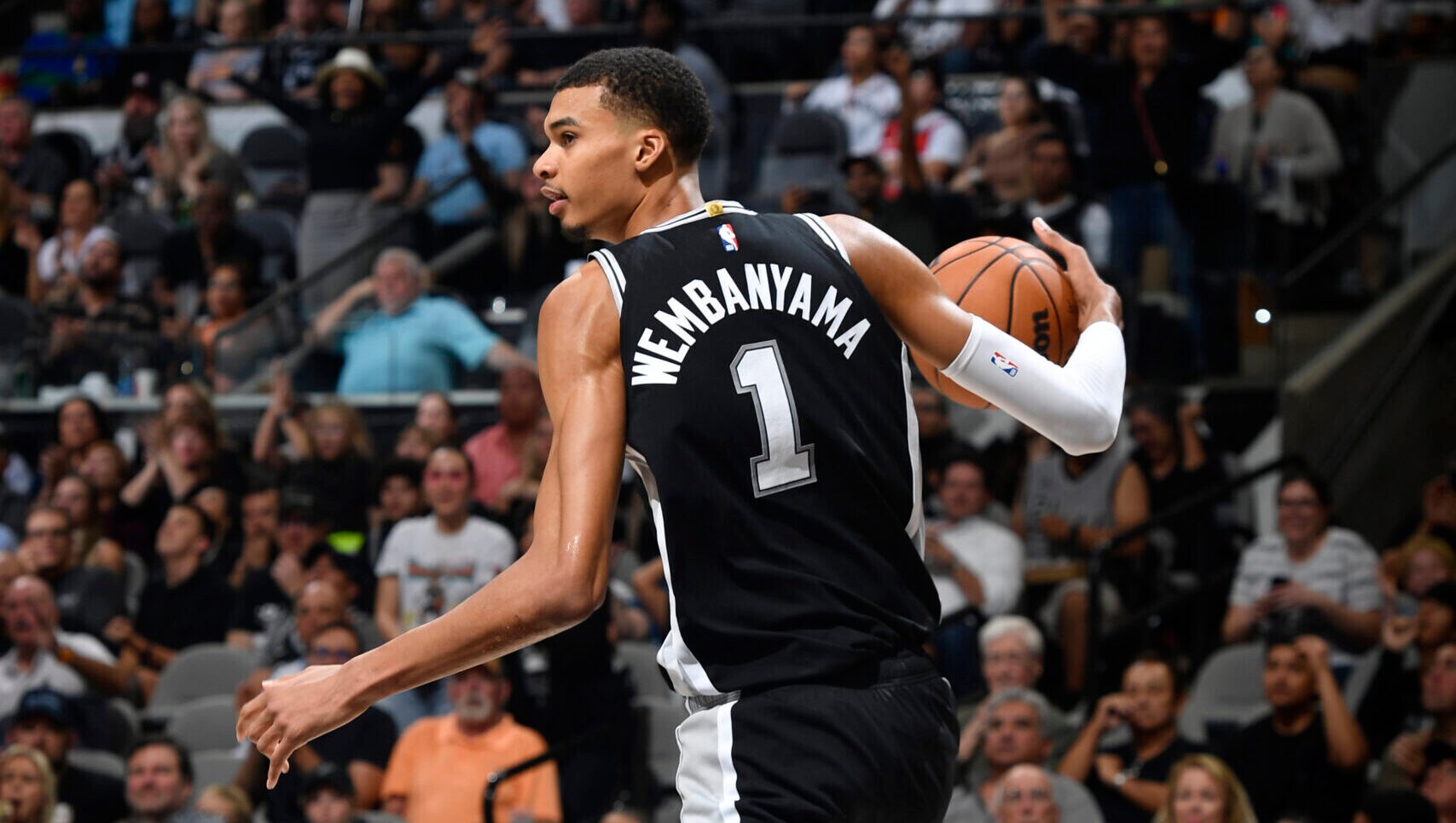 Wemby Watch Victor Wembanyama Shows Out In First 5 NBA Games NBA