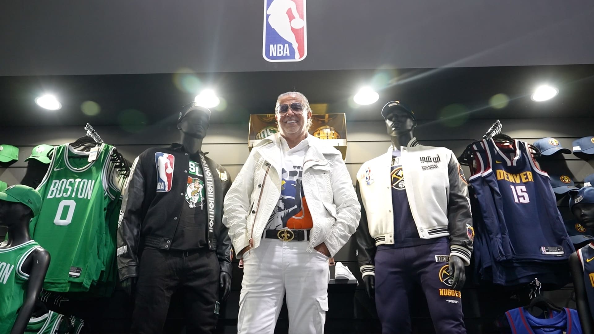 Designer Jeff Hamilton delights fans at NBA District | NBA.com