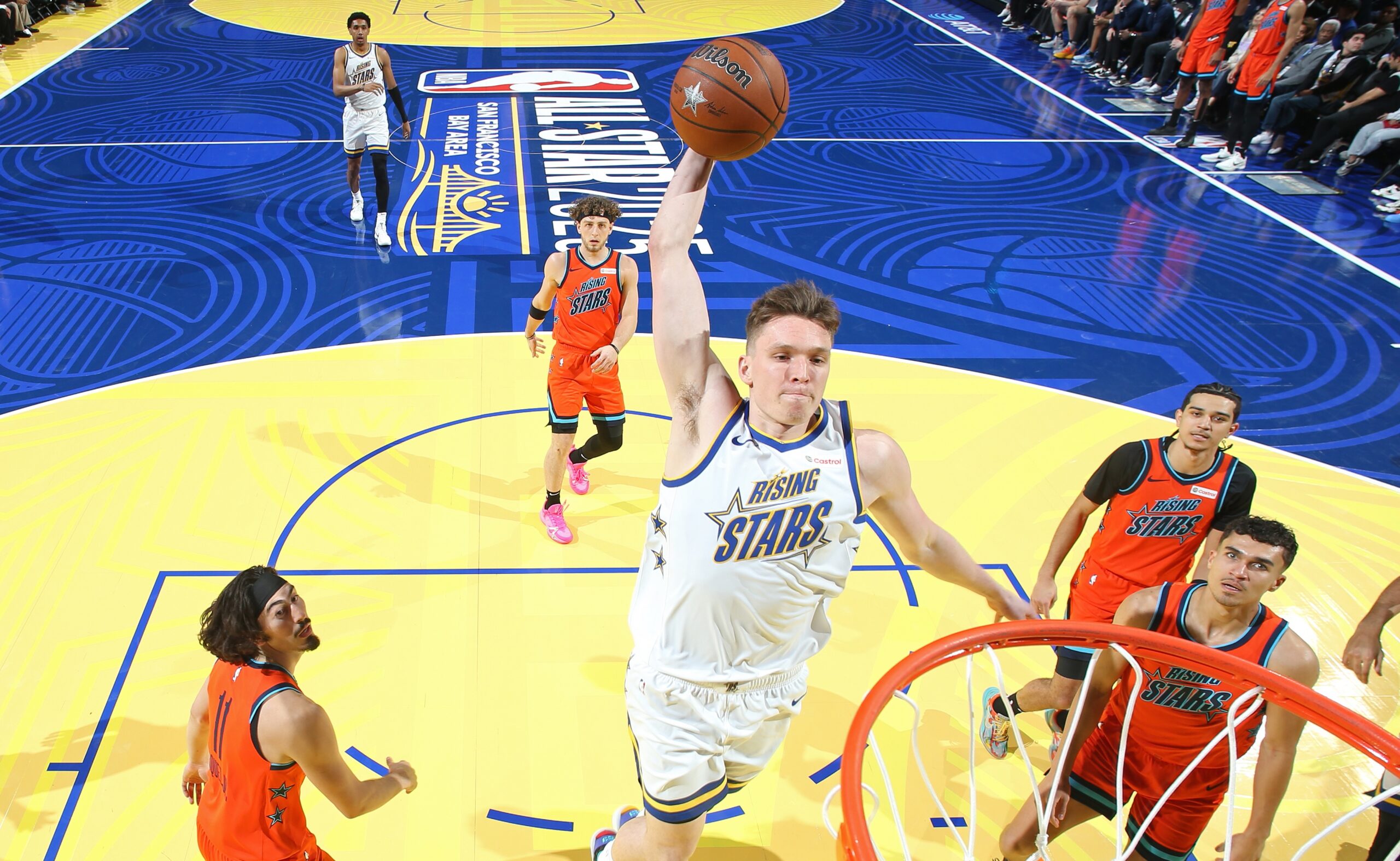 Dalton Knecht rises up for the jam