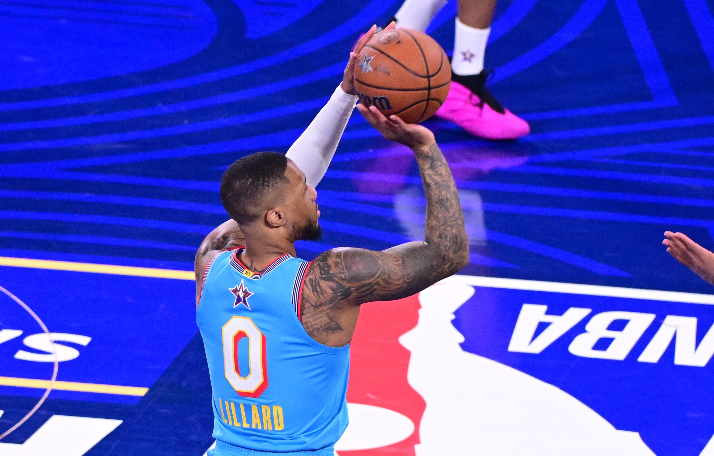 Deep 3-pointer by Damian Lillard