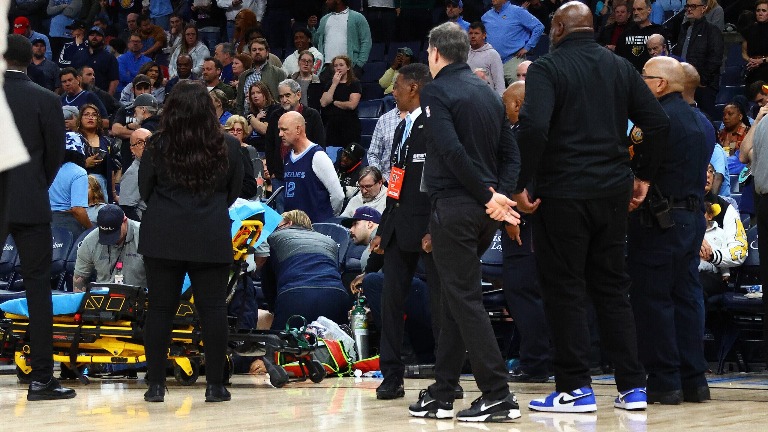 Medics attend to fan who collapsed courtside at Spurs, Grizzlies game