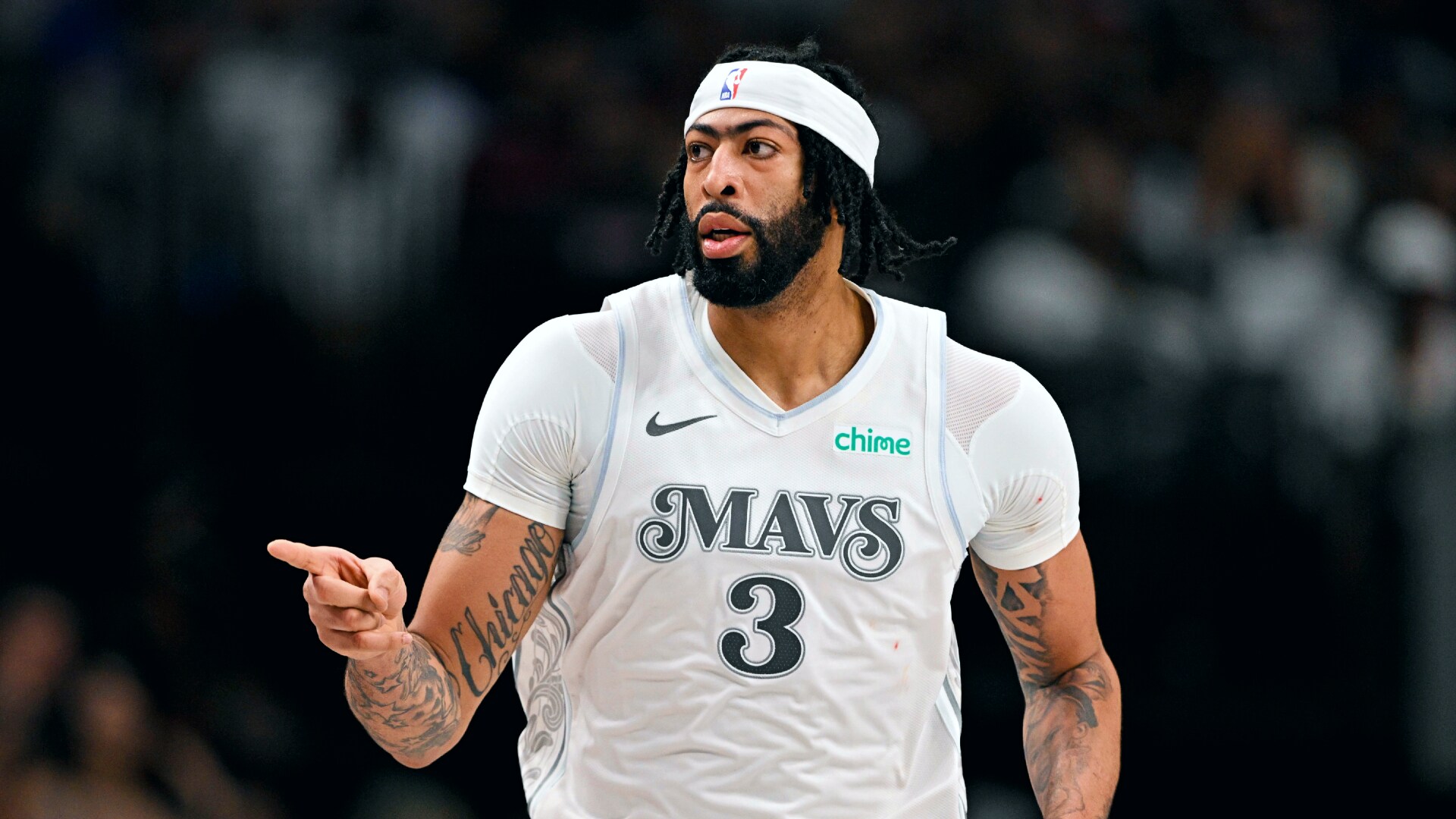 Anthony Davis Leaves Dominant Mavericks Debut With lower body Injury Anthony Davis Leaves Dominant Mavericks Debut With lower body Injury